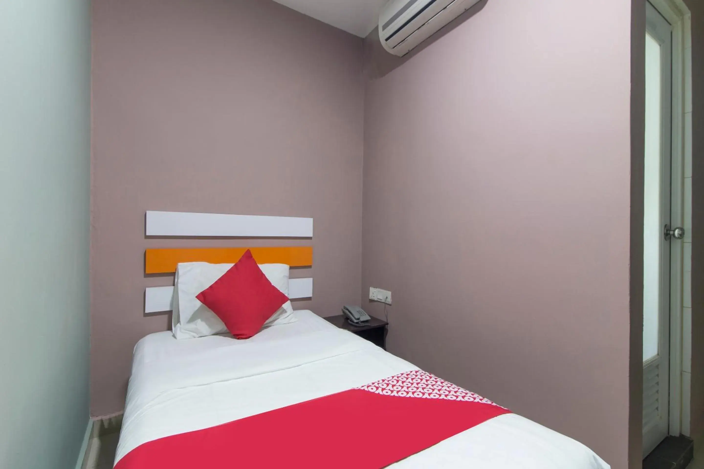 Bedroom in OYO 90296 Red Orange Hotel Port Klang