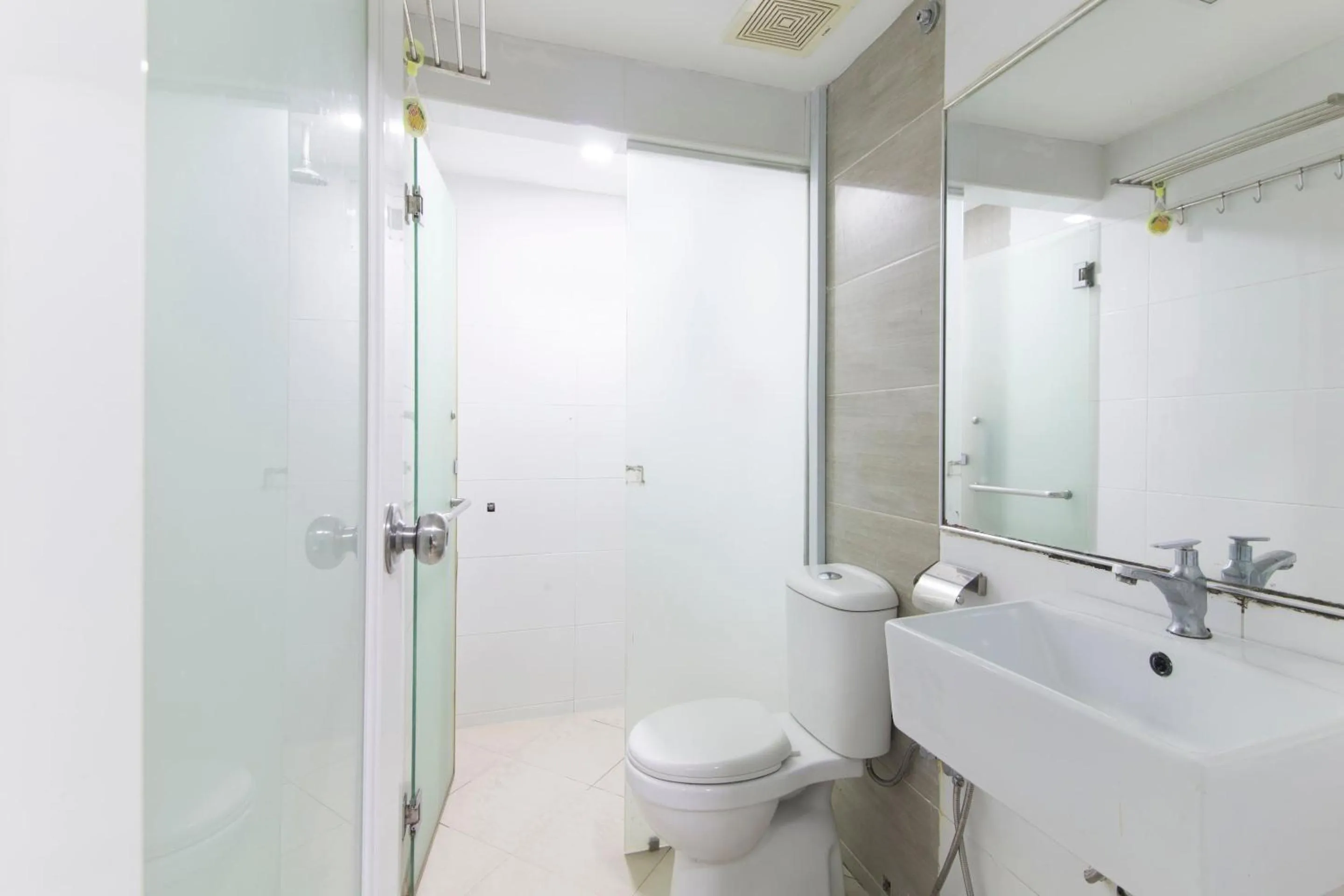 Bathroom in Super OYO 90296 Red Orange Hotel Port Klang