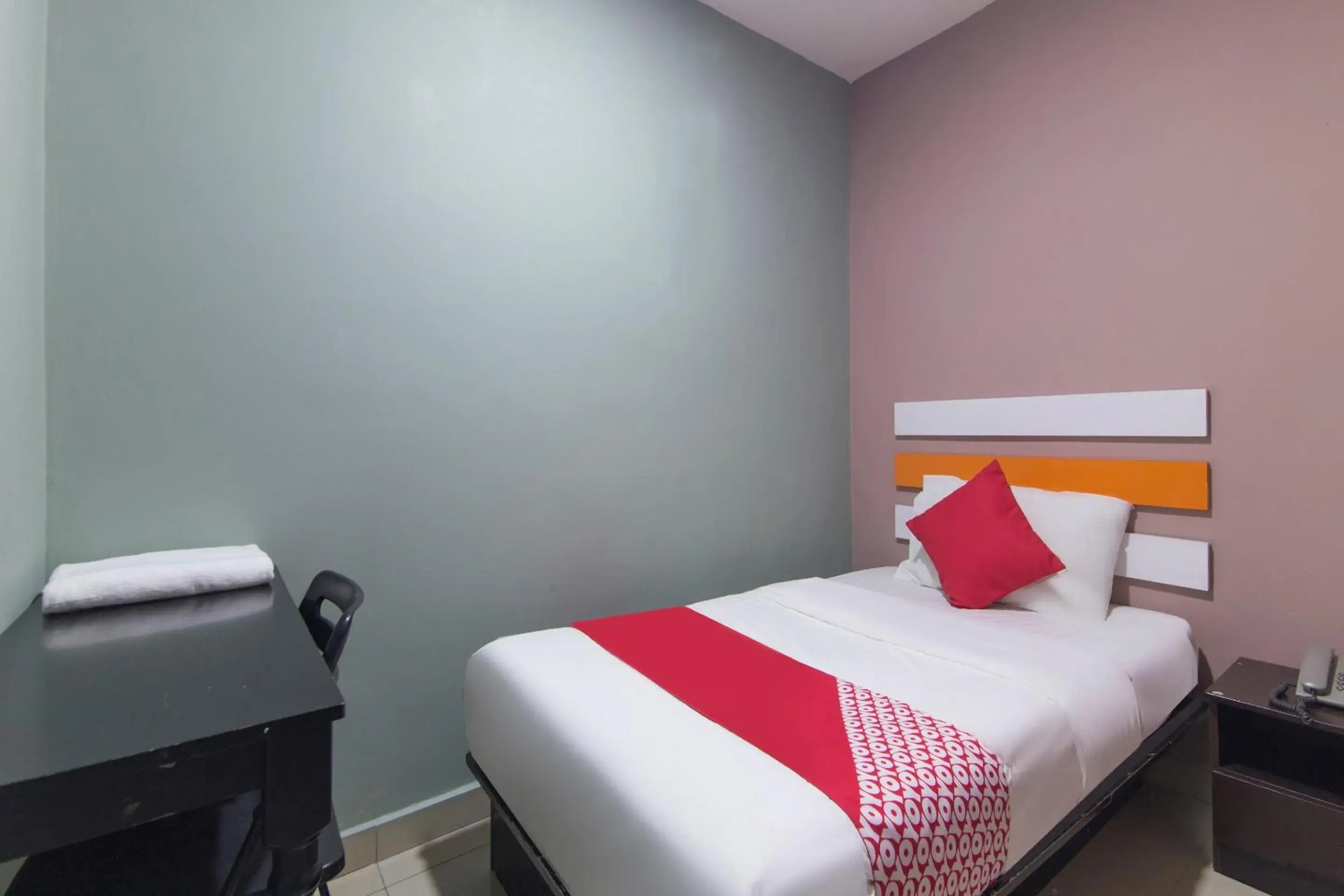 Bedroom in OYO 90296 Red Orange Hotel Port Klang