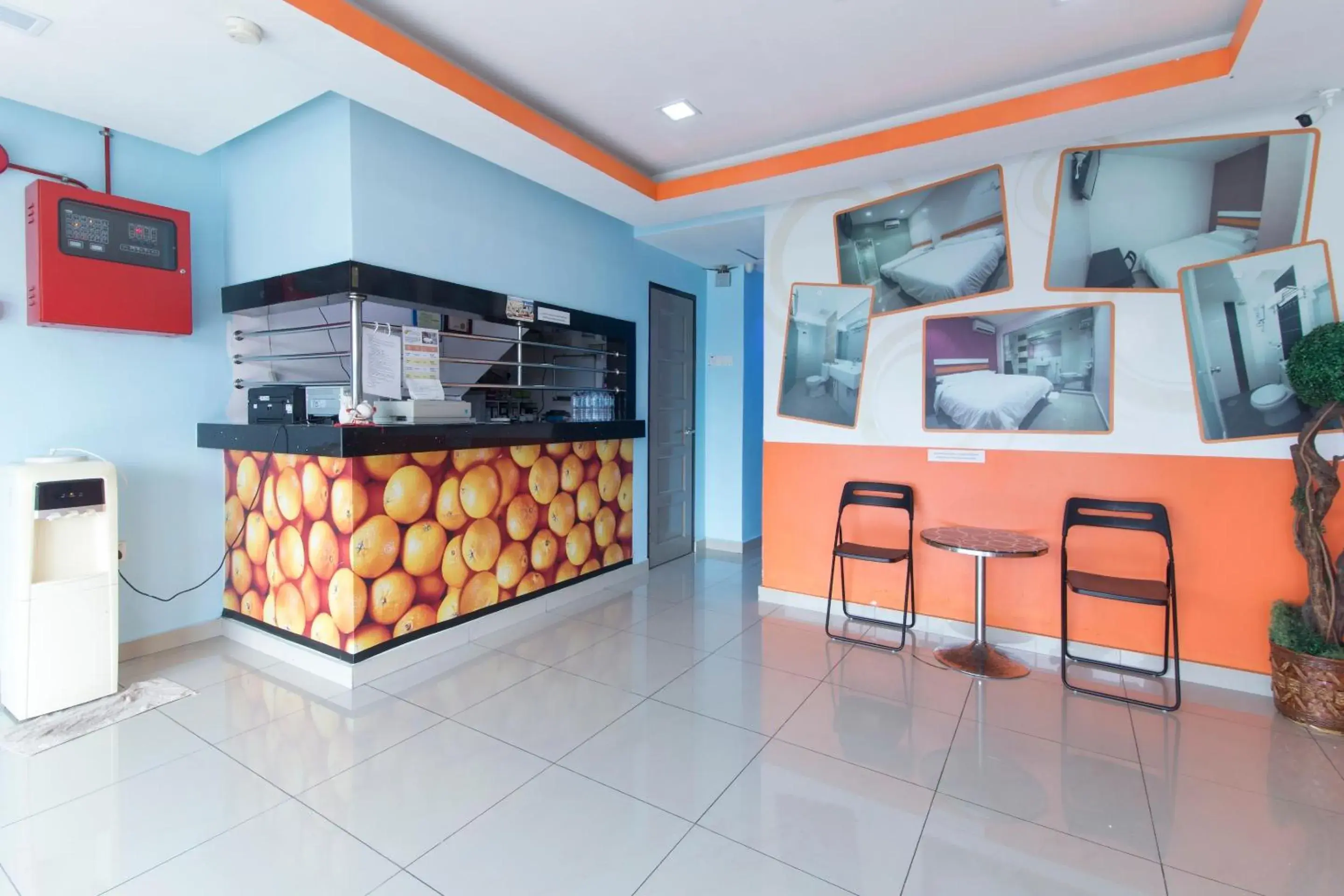 Lobby or reception, Kitchen/Kitchenette in OYO 90296 Red Orange Hotel Port Klang