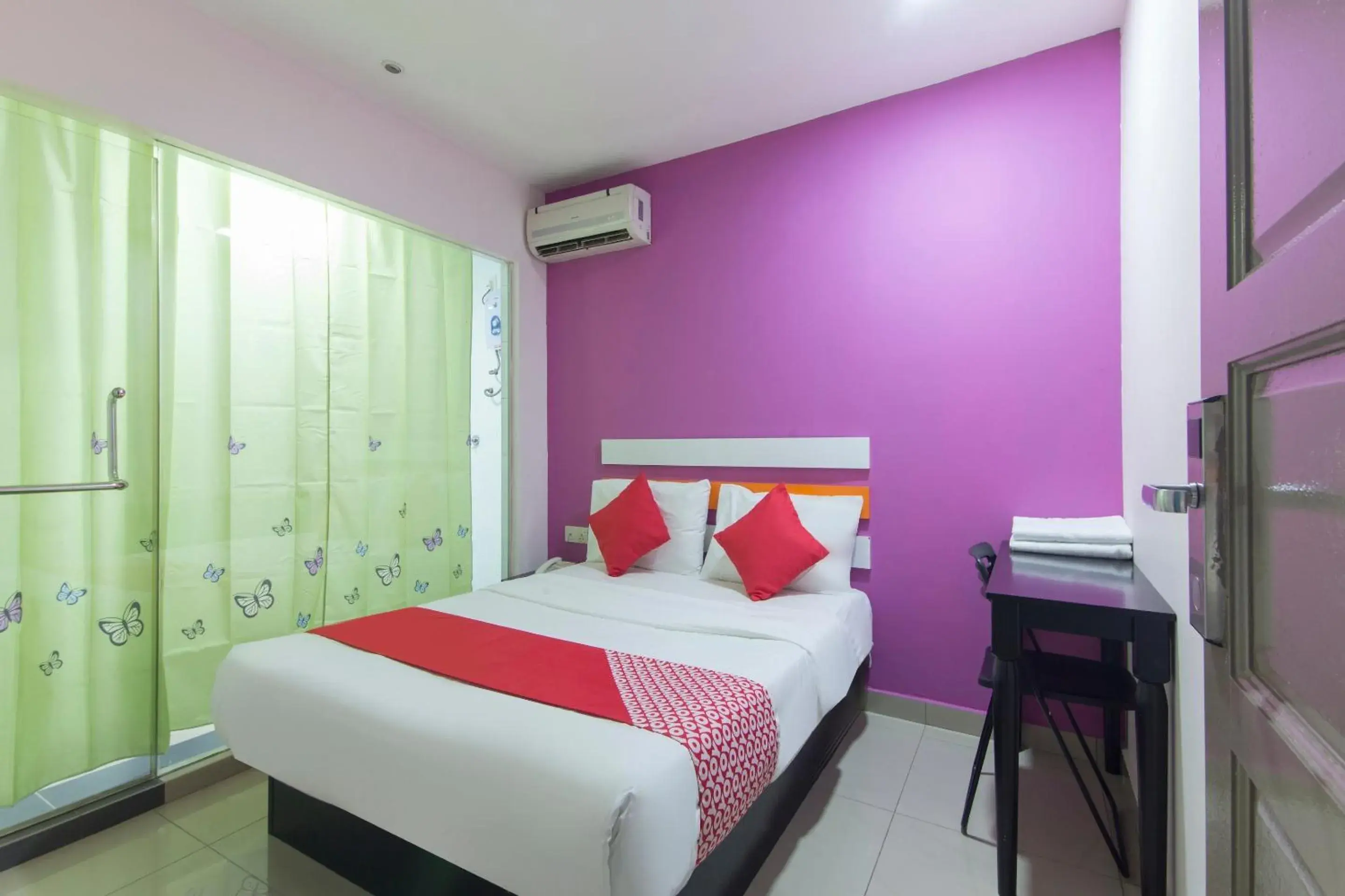 Bedroom in OYO 90296 Red Orange Hotel Port Klang