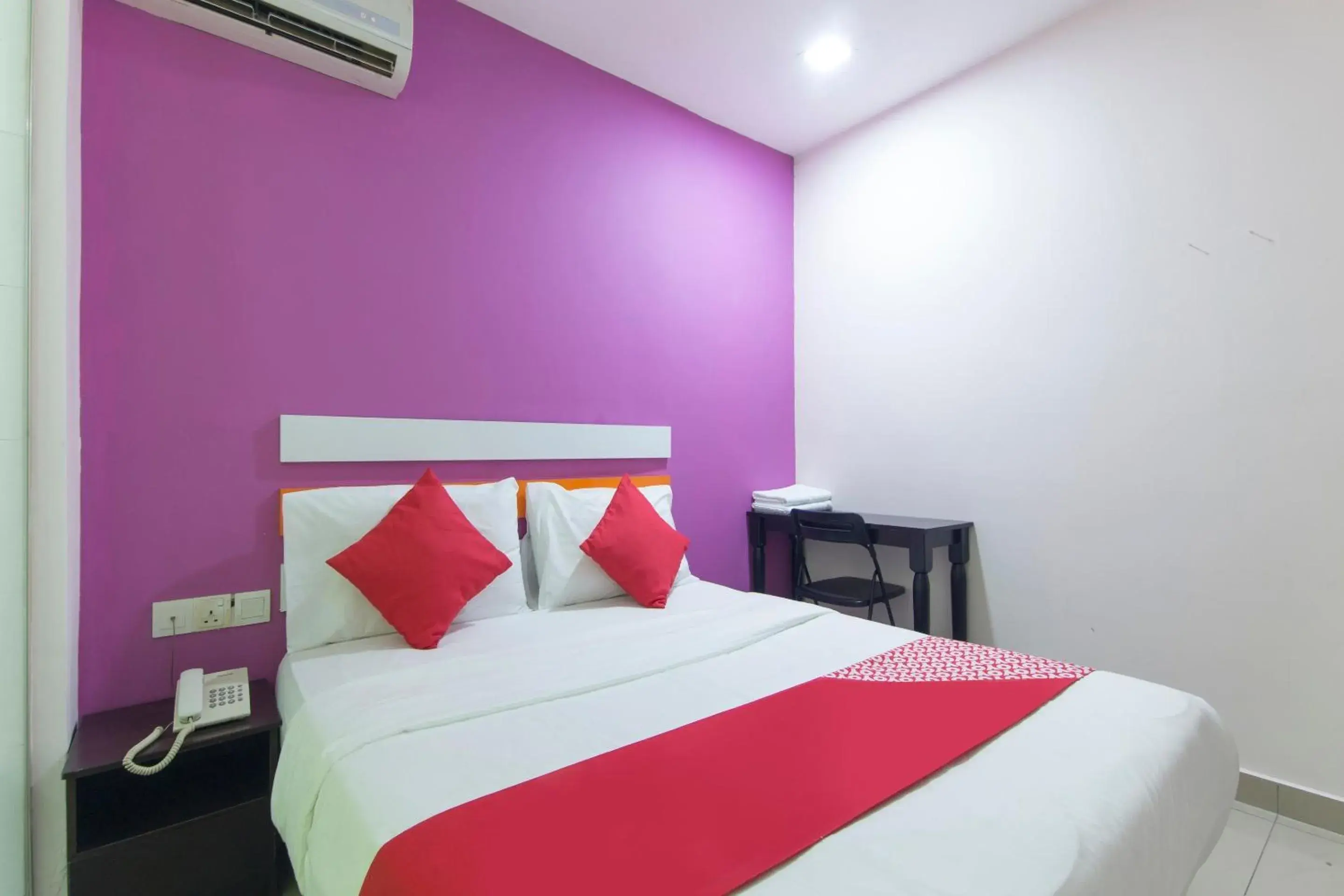 Bedroom in OYO 90296 Red Orange Hotel Port Klang