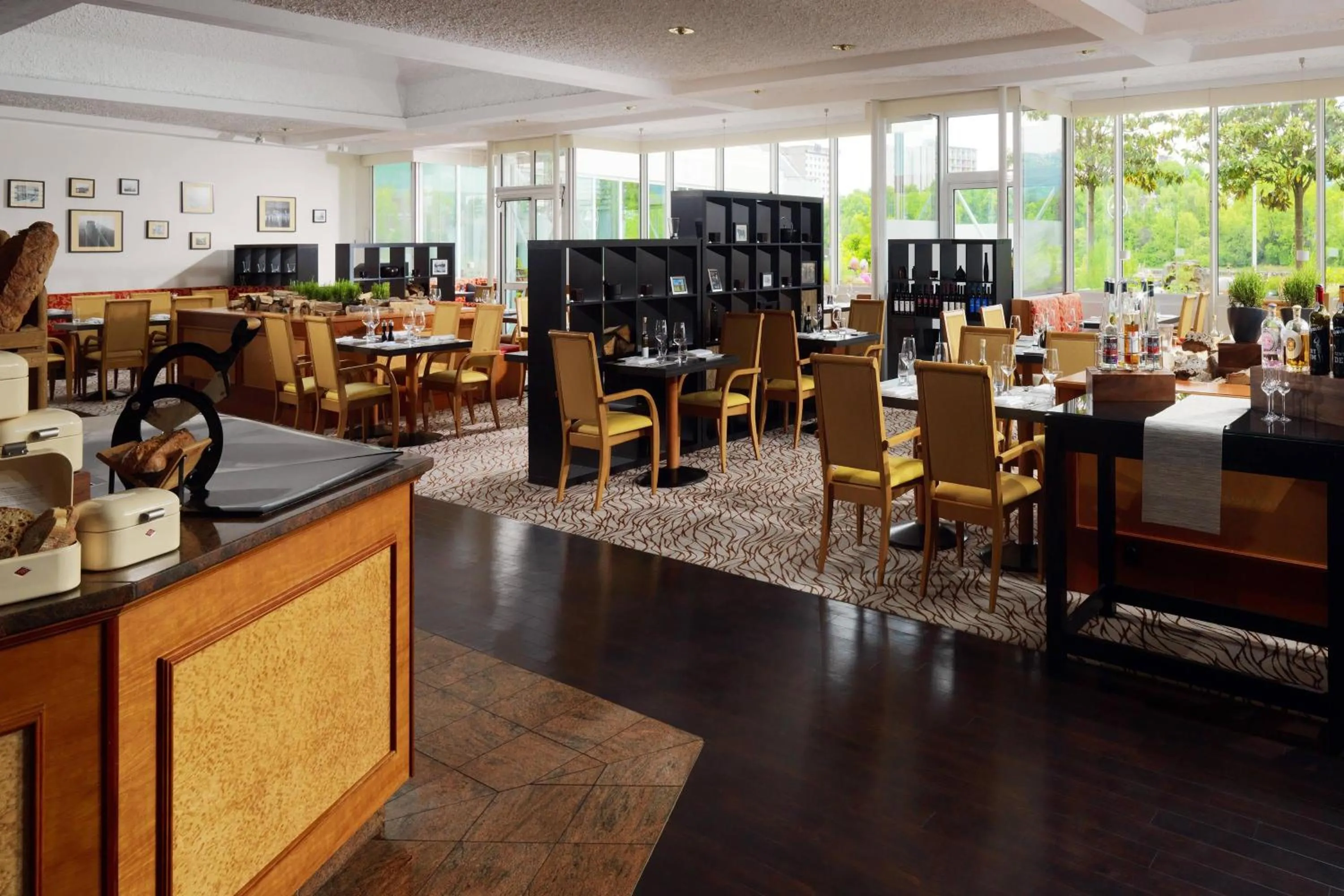 Restaurant/places to eat in Heidelberg Marriott Hotel