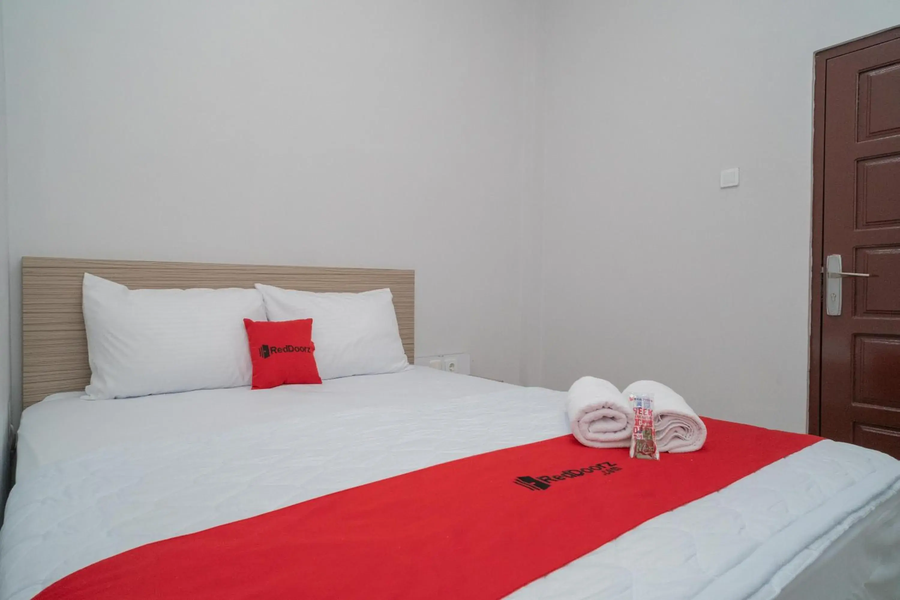 Double Room in RedDoorz Syariah near Jalan Ahmad Yani Banjarmasin 3 Double Room in RedDoorz Syariah near Jalan Ahmad Yani Banjarmasin 3