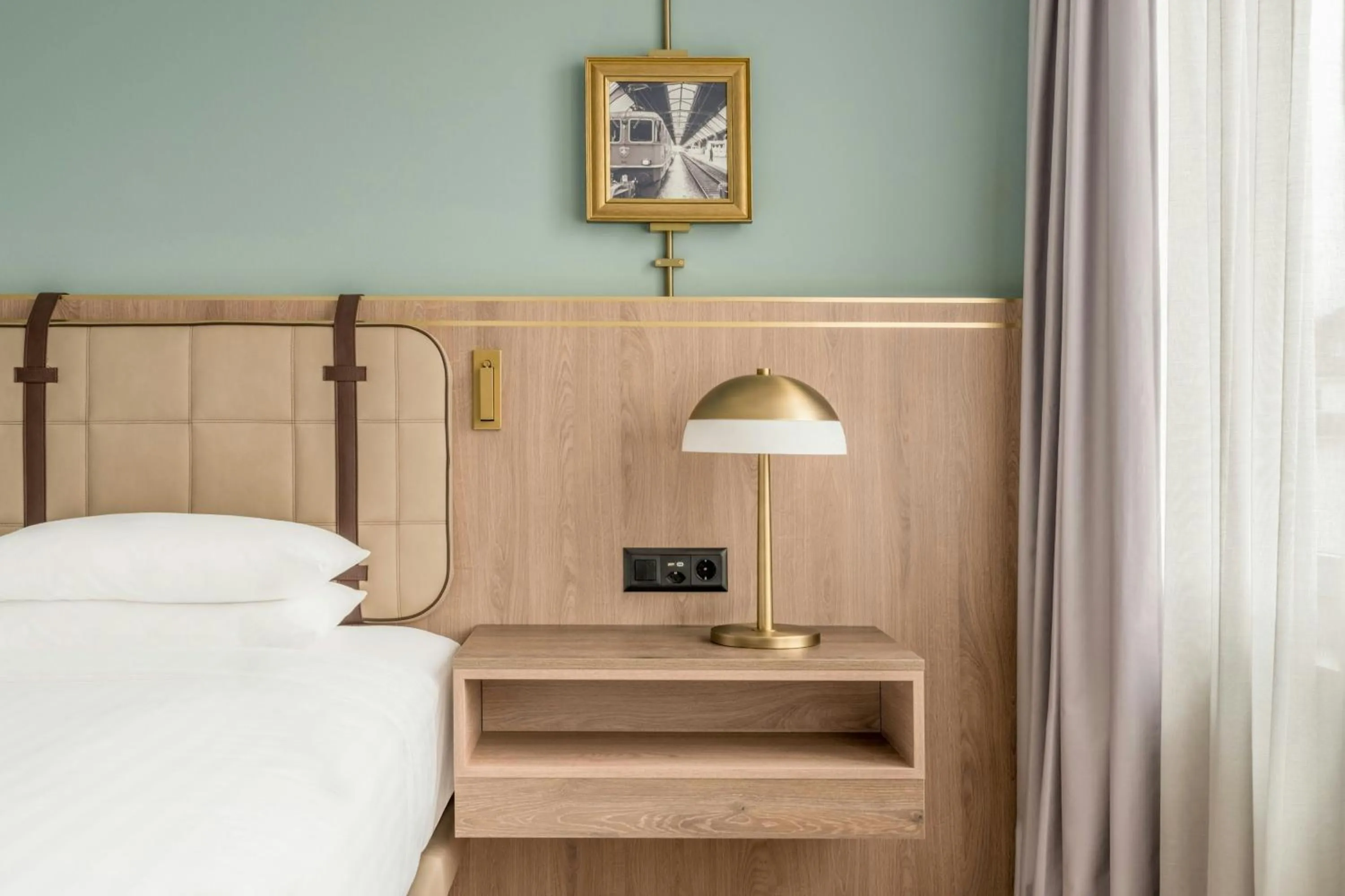 Photo of the whole room, Bed in Zurich Marriott Hotel