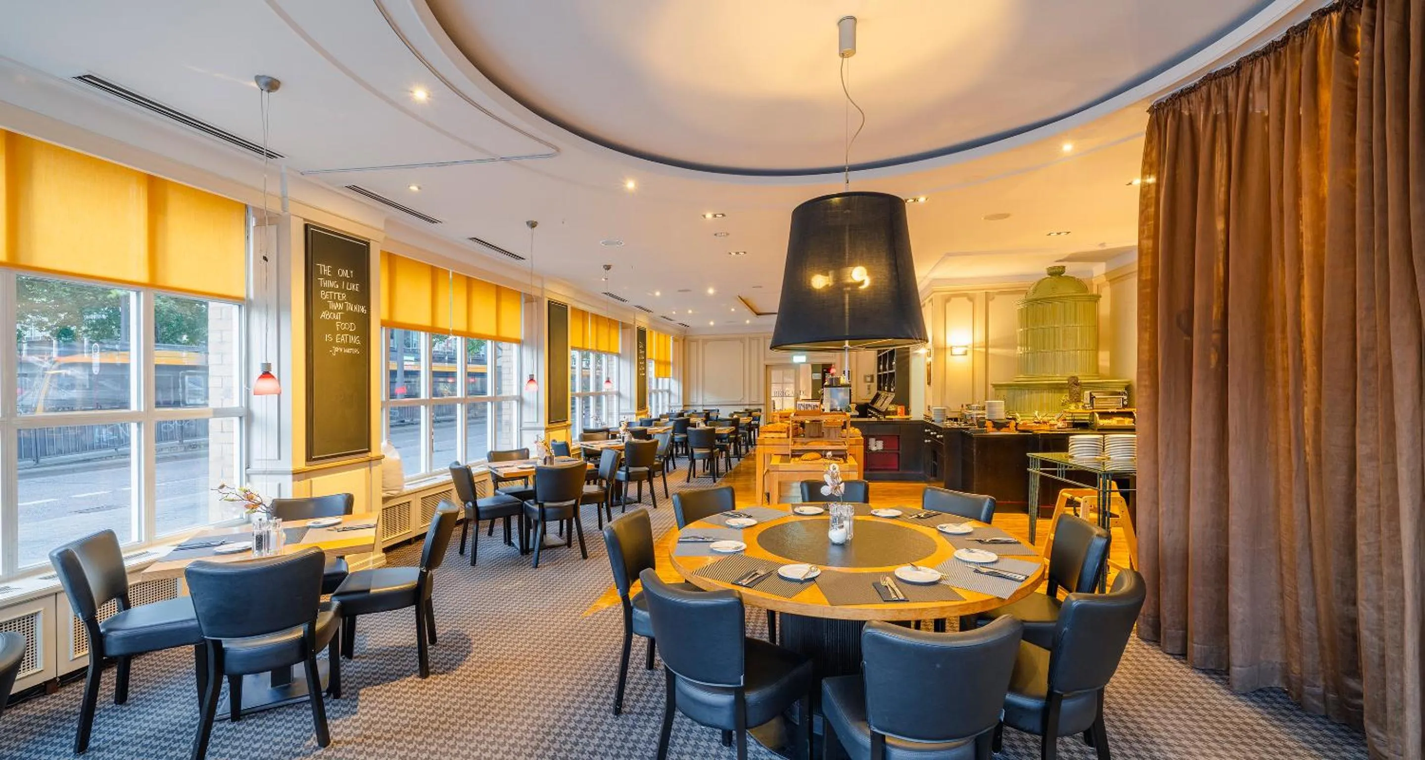 Restaurant/places to eat in The Q - Quadro City Hotel