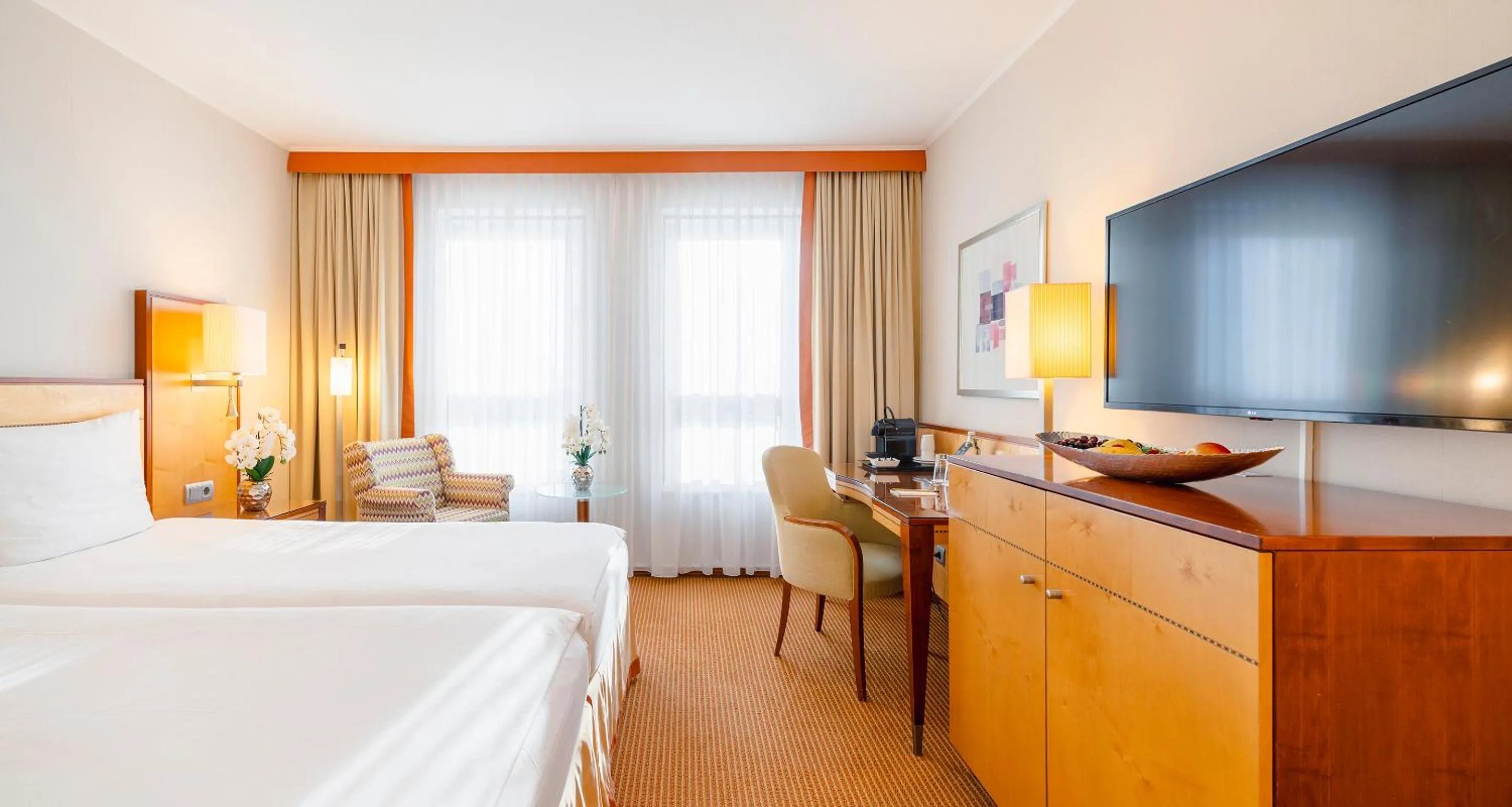 TV and multimedia, Bed in The Q - Quadro City Hotel