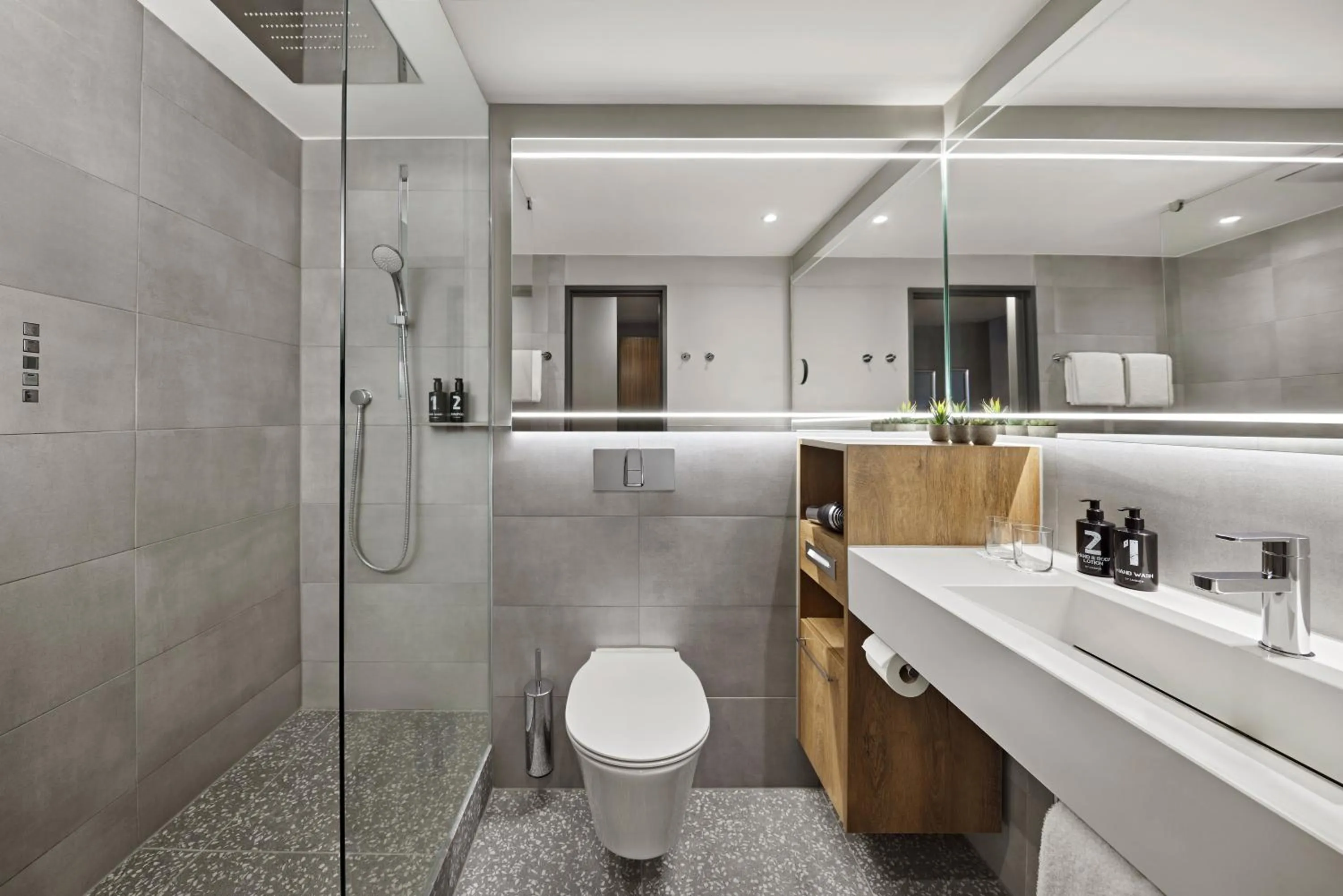 Shower in Lindner Hotel Cologne City Plaza, part of JdV by Hyatt