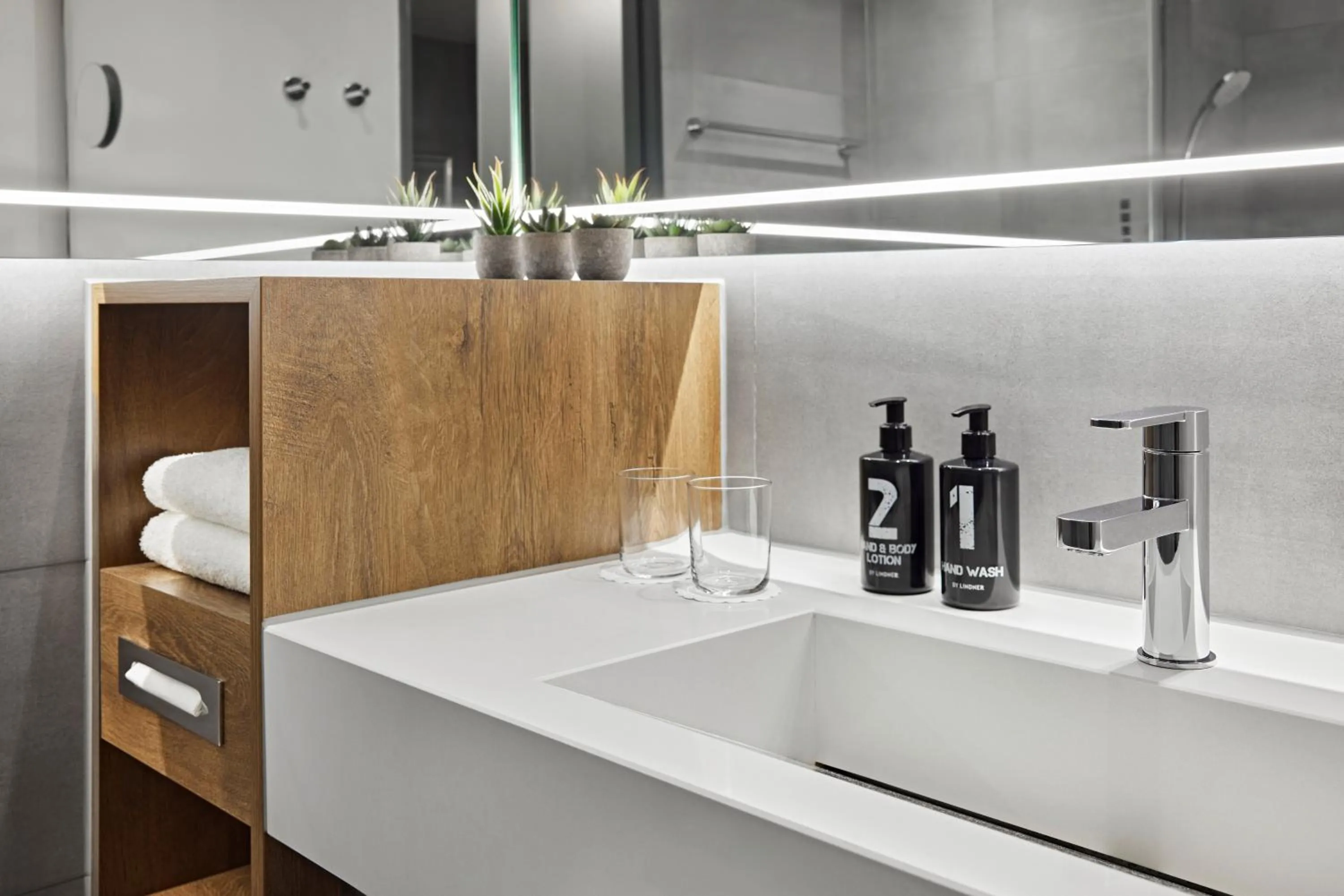 Bathroom in Lindner Hotel Cologne City Plaza, part of JdV by Hyatt