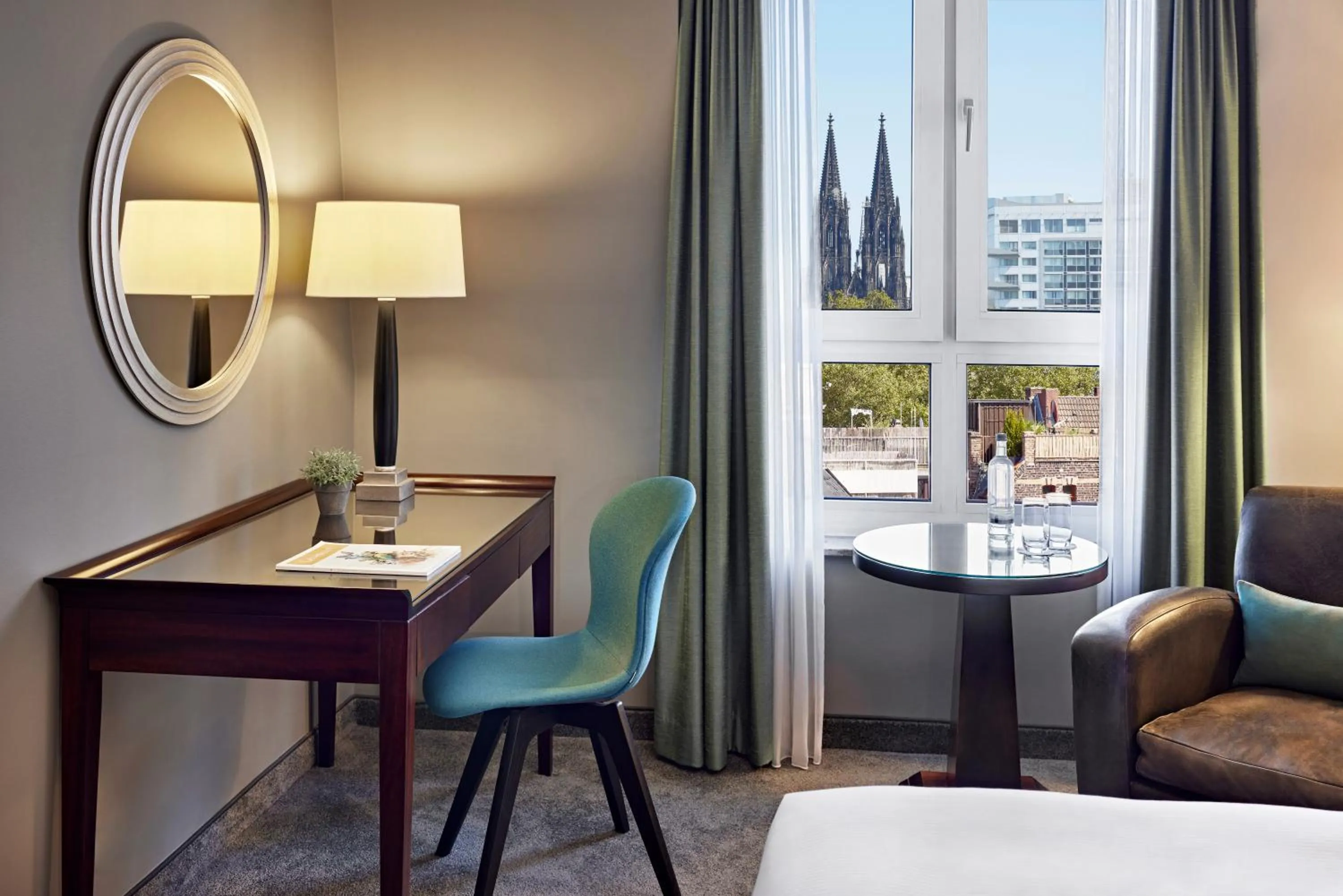 Seating area, Bed in Lindner Hotel Cologne City Plaza, part of JdV by Hyatt