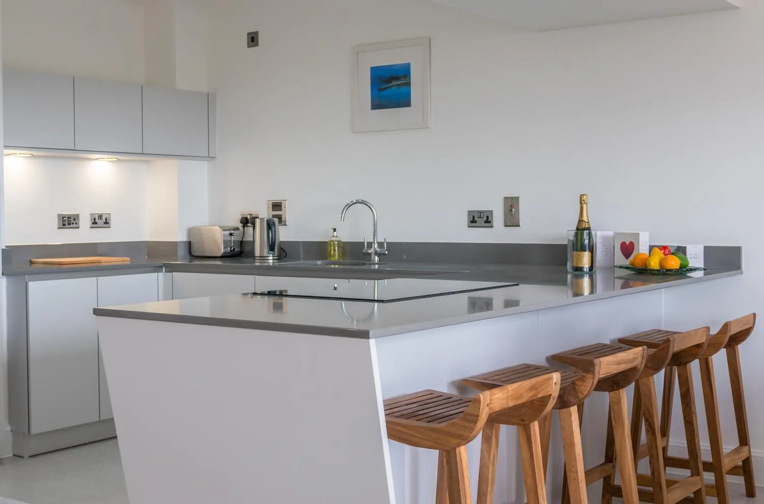 Apartment 3 Waterstone House - Sea Front Apartment, Hot Tub