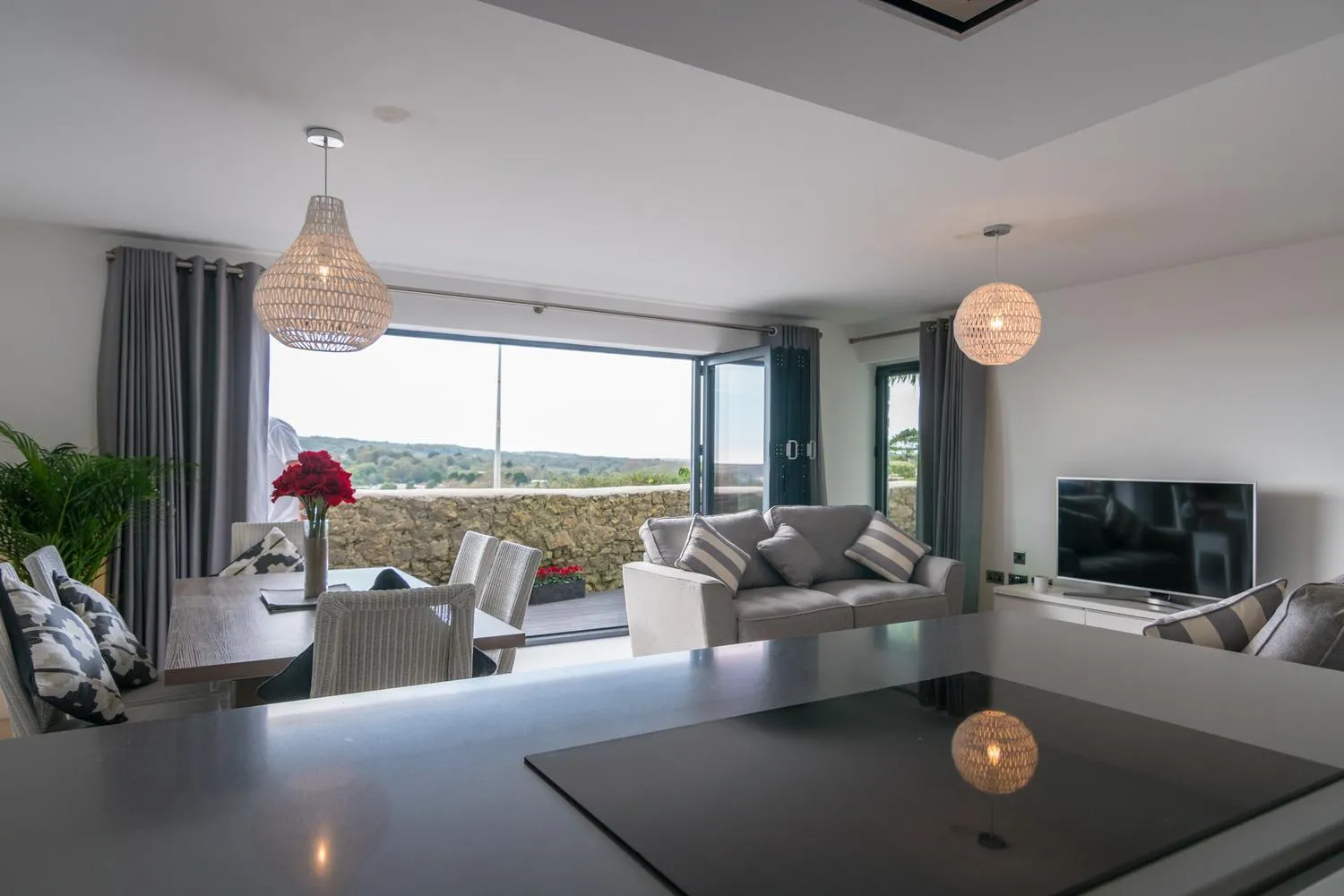 Apartment 3 Waterstone House - Sea Front Apartment, Hot Tub