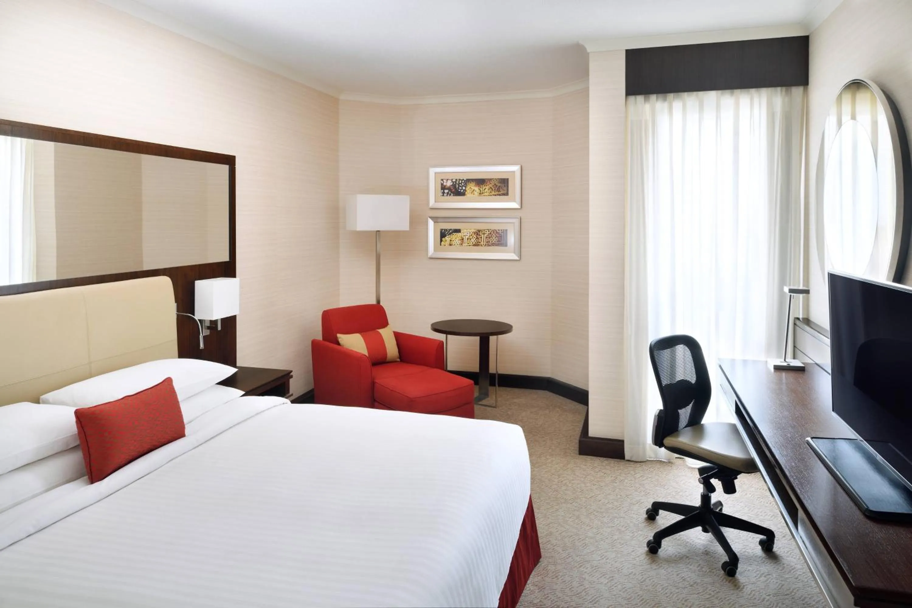 Photo of the whole room, Bed in Riyadh Marriott Hotel