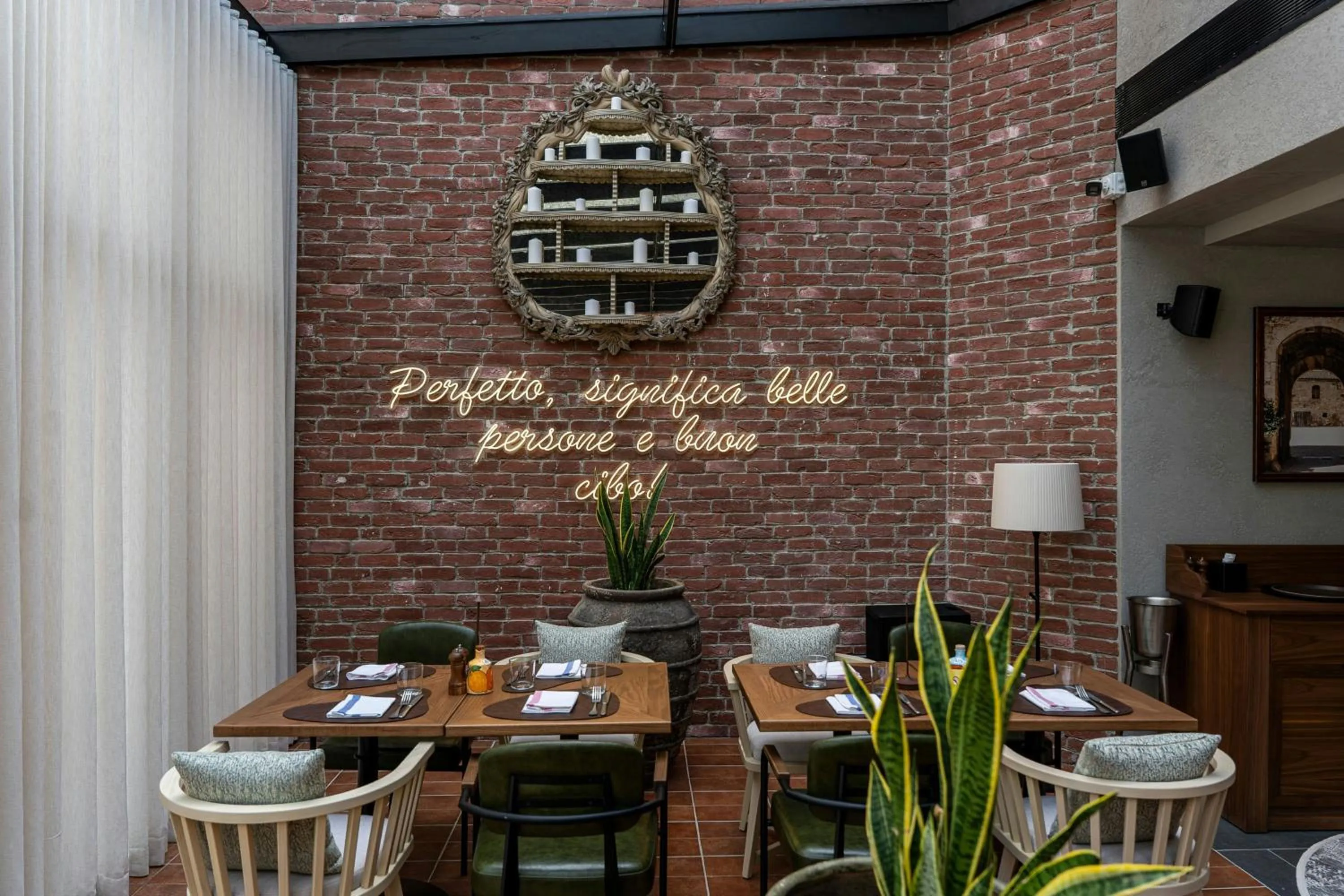 Restaurant/places to eat in Riyadh Marriott Hotel