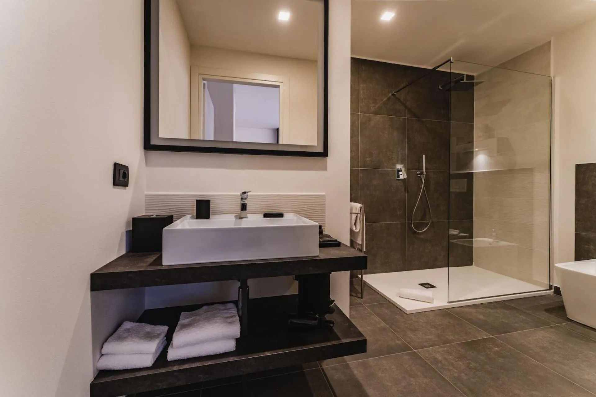 Shower in Amiata Suite