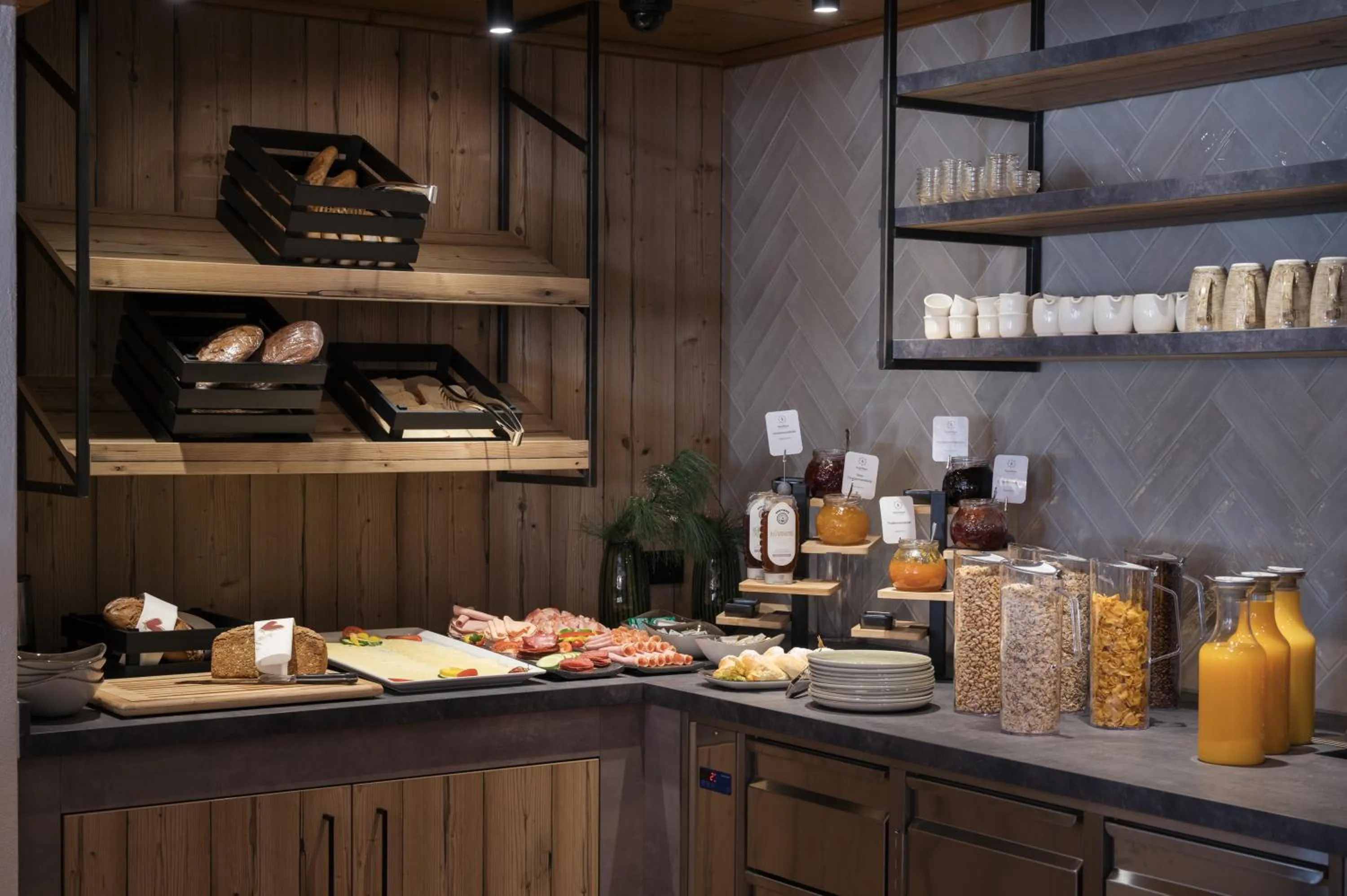 Breakfast in Alpendorf Hotel Stern