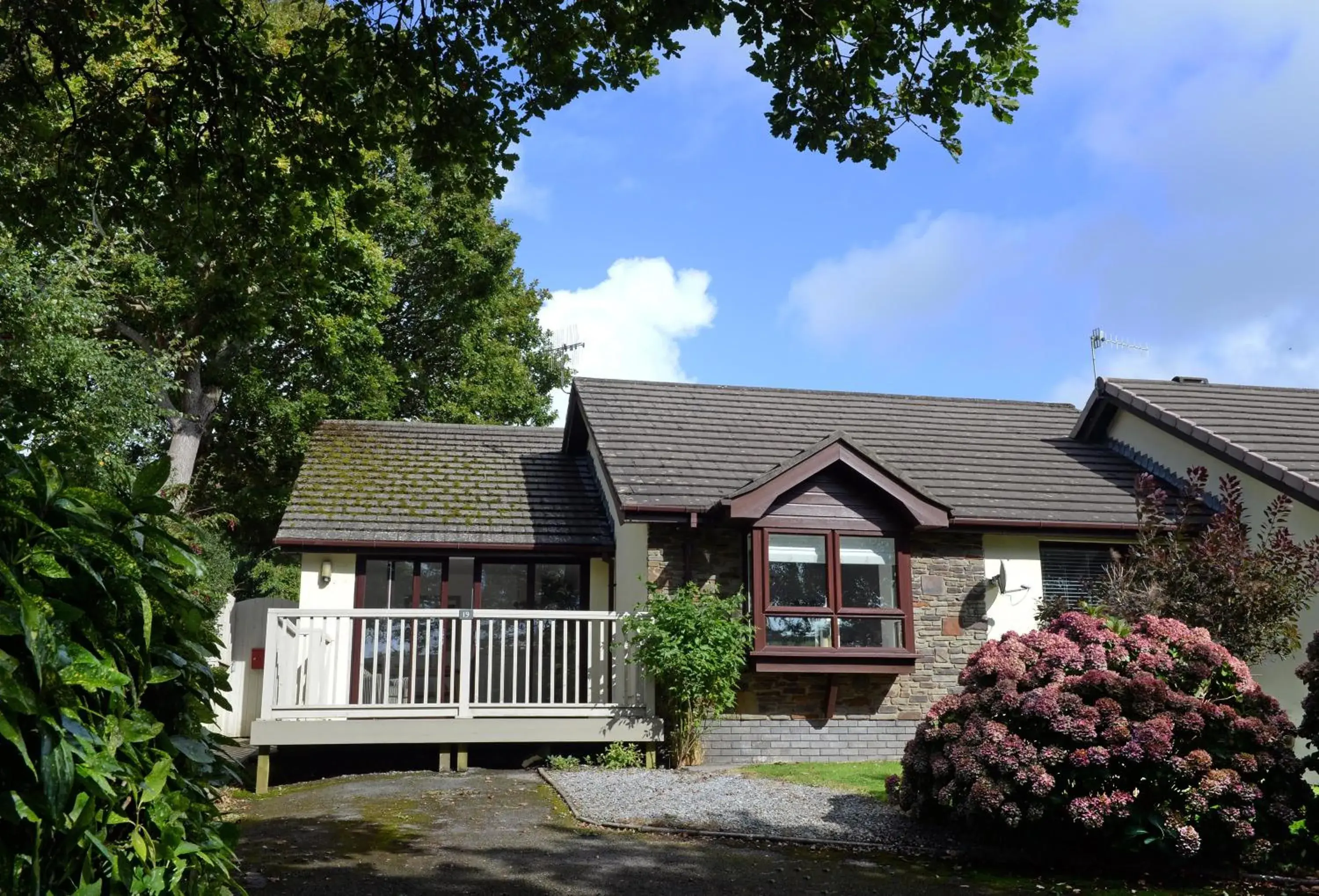 Valley Retreat - Peaceful Location, Walk to Beach, Parking Valley Retreat - Peaceful Location, Walk to Beach, Parking