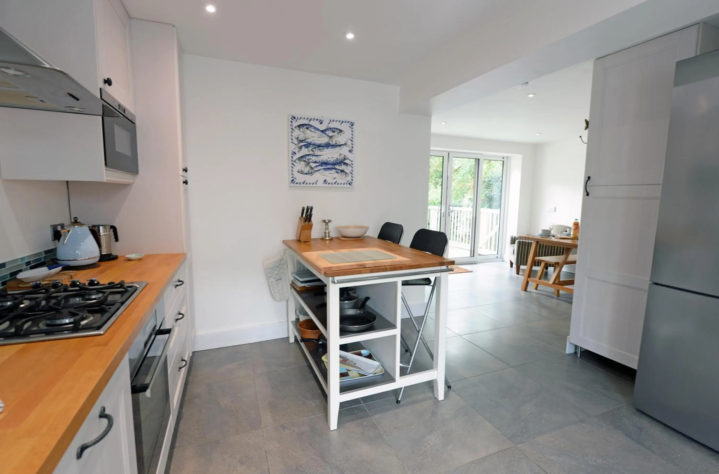 Valley Retreat - Peaceful Location, Walk to Beach, Parking