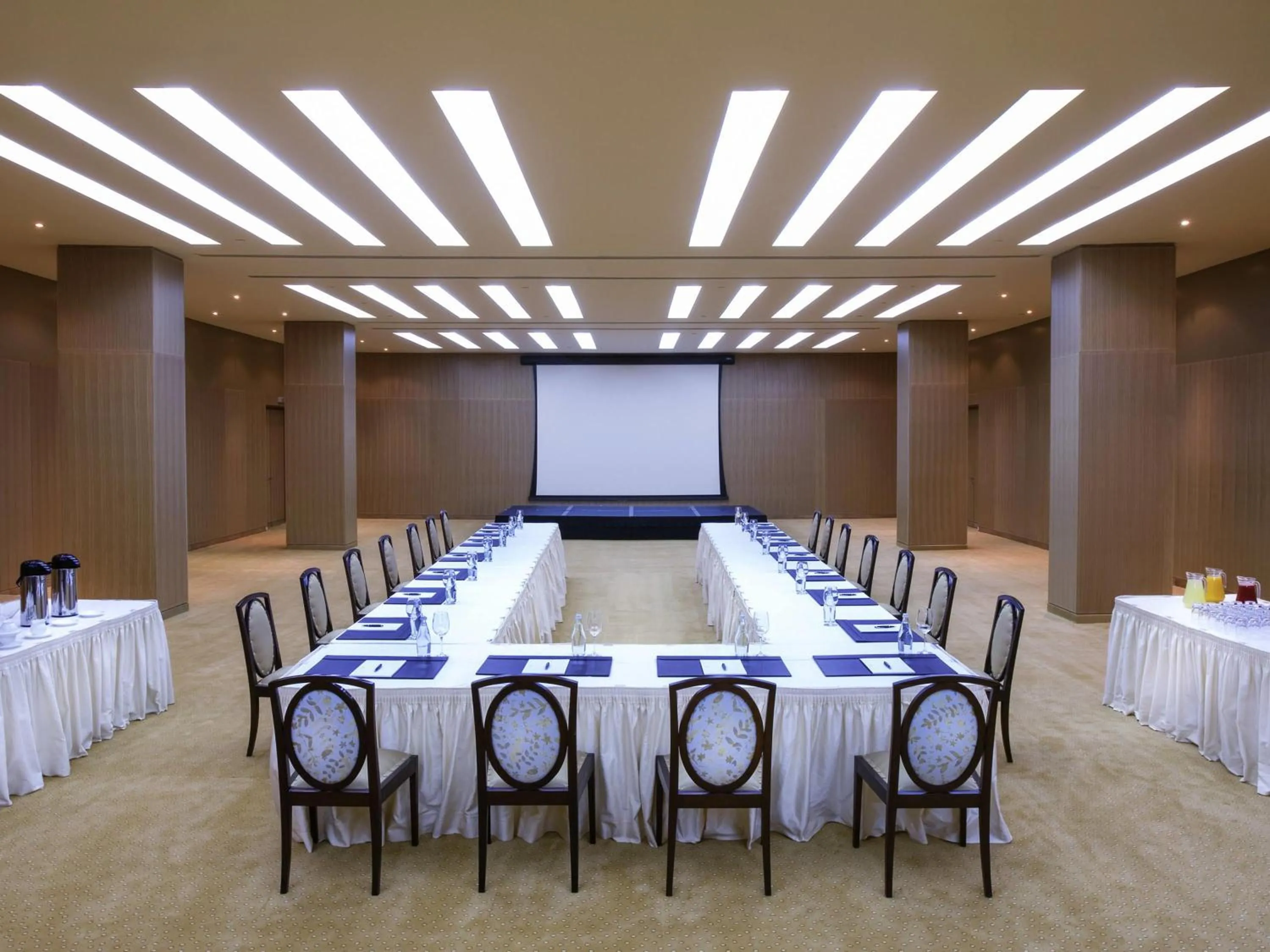 Meeting/conference room in La Cigale Hotel Managed by Accor