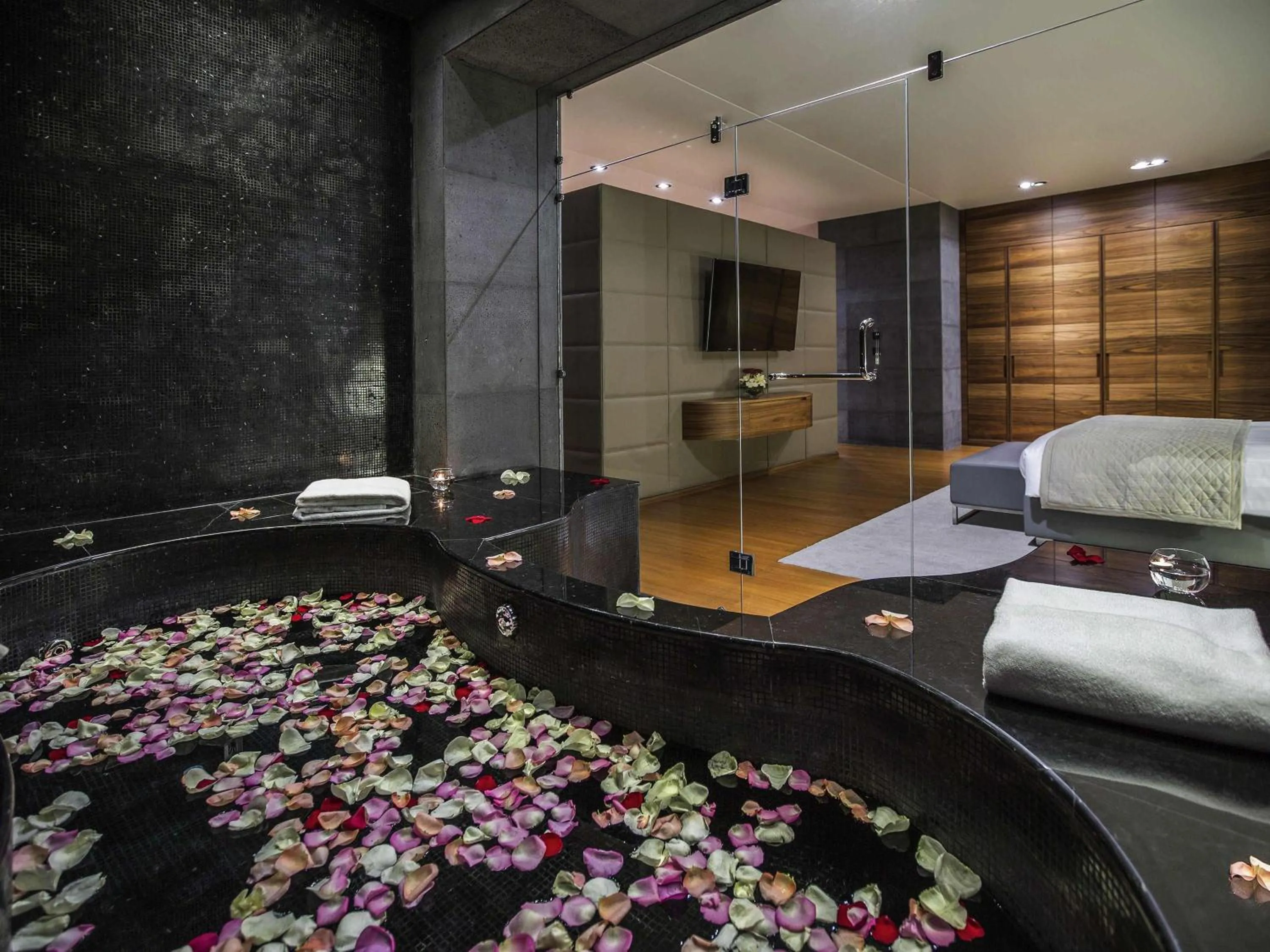 Bedroom in La Cigale Hotel Managed by Accor