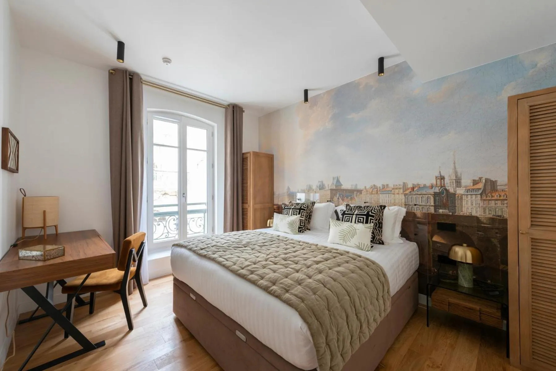 Other, Bed in O'Lord, 4 Etoiles, Residence de Luxe Champs-Elysees