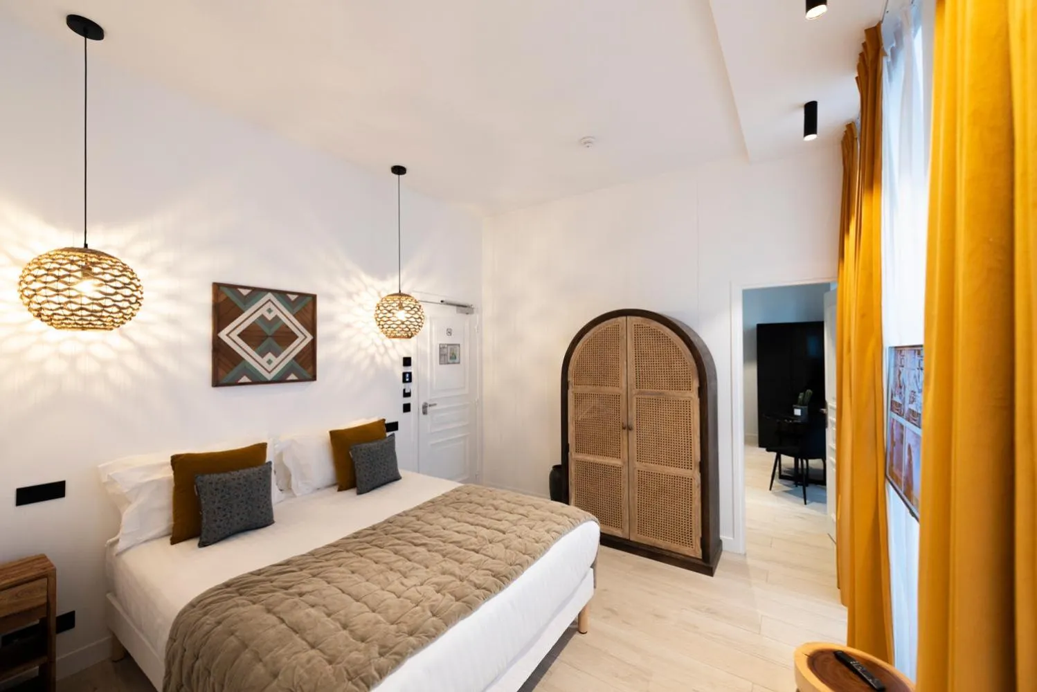 Other, Bed in O'Lord, 4 Etoiles, Residence de Luxe Champs-Elysees