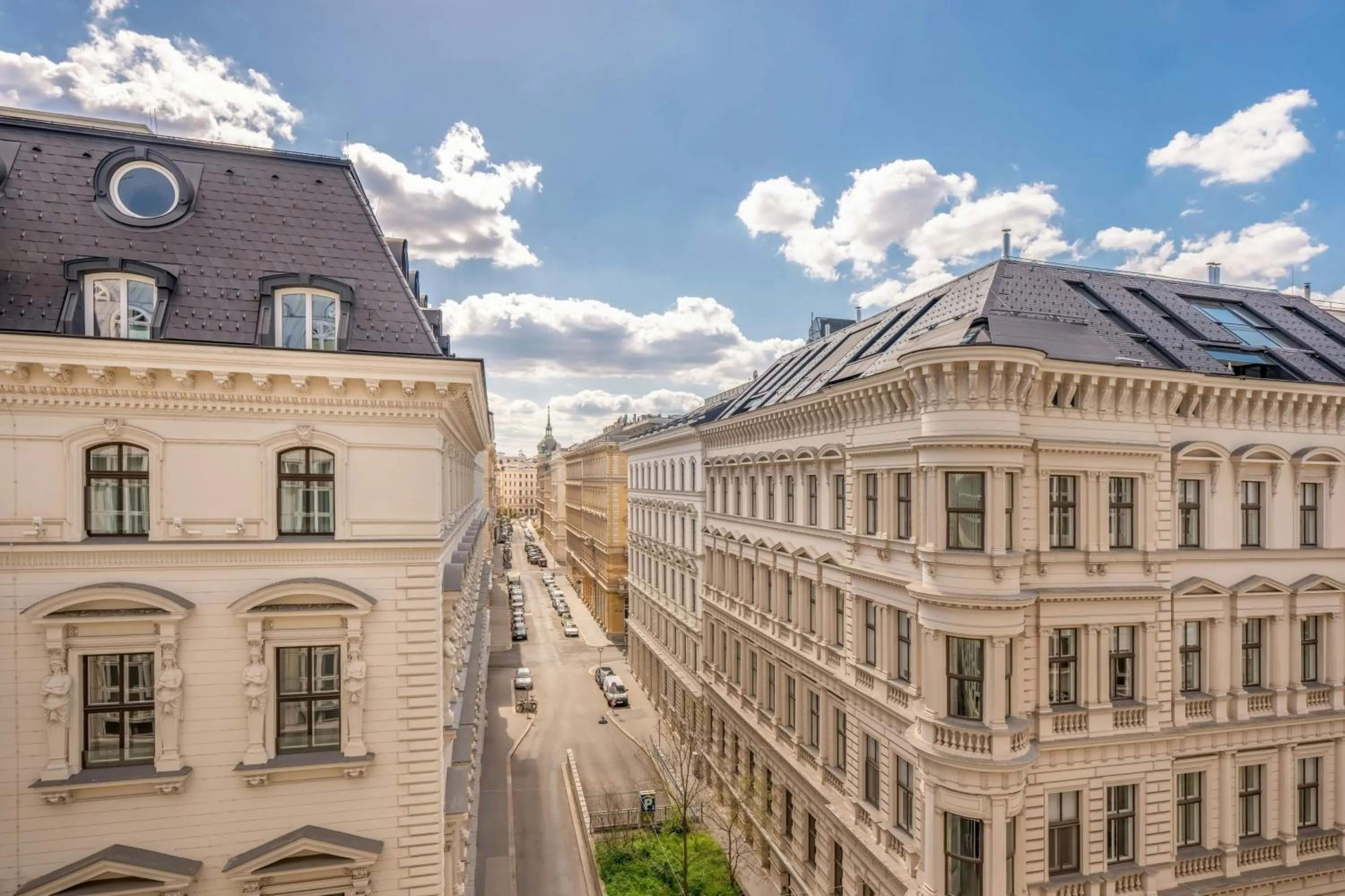 Photo of the whole room in Vienna Marriott Hotel
