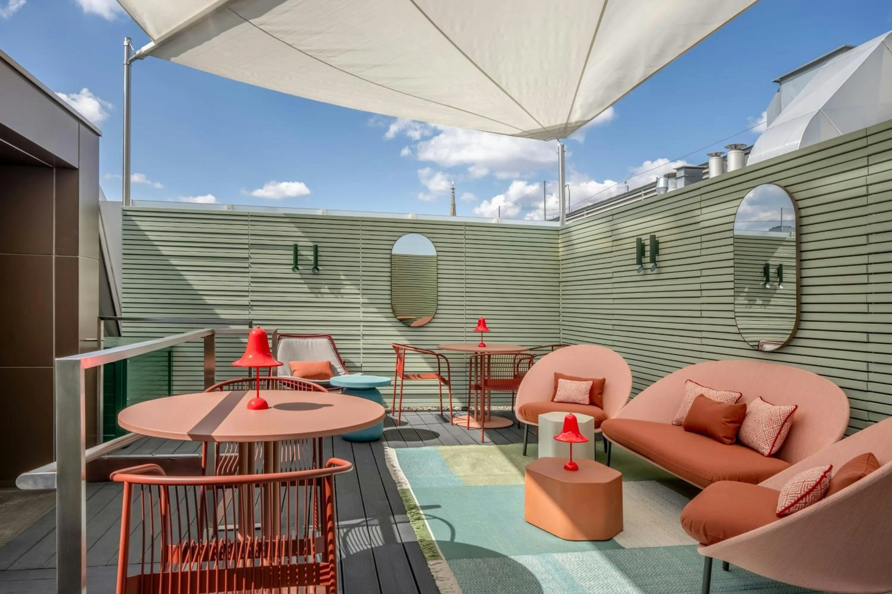 Lounge or bar in Vienna Marriott Hotel