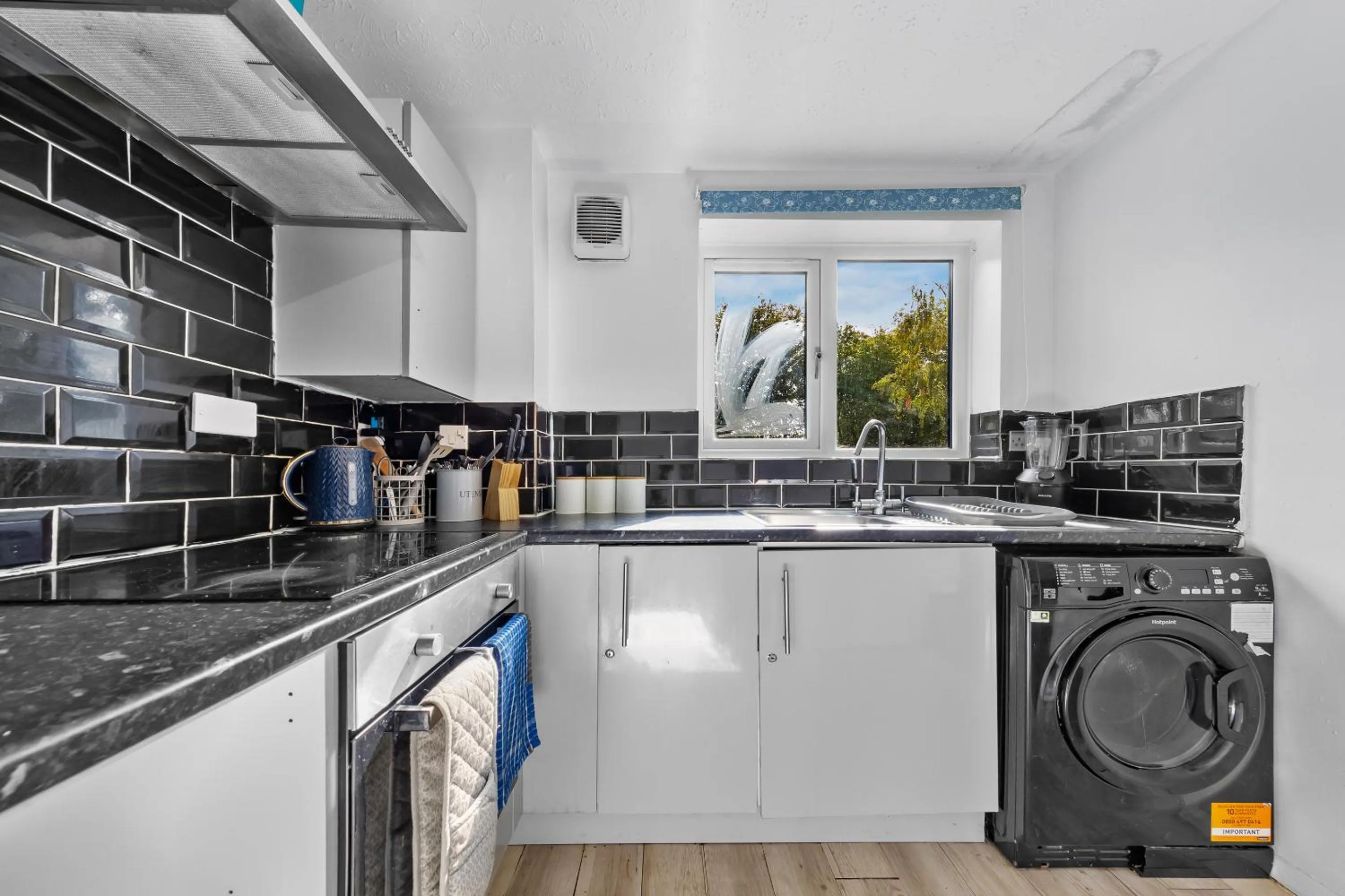 Kitchen or kitchenette in Stunning 1 bedroom apartment in Dagenham