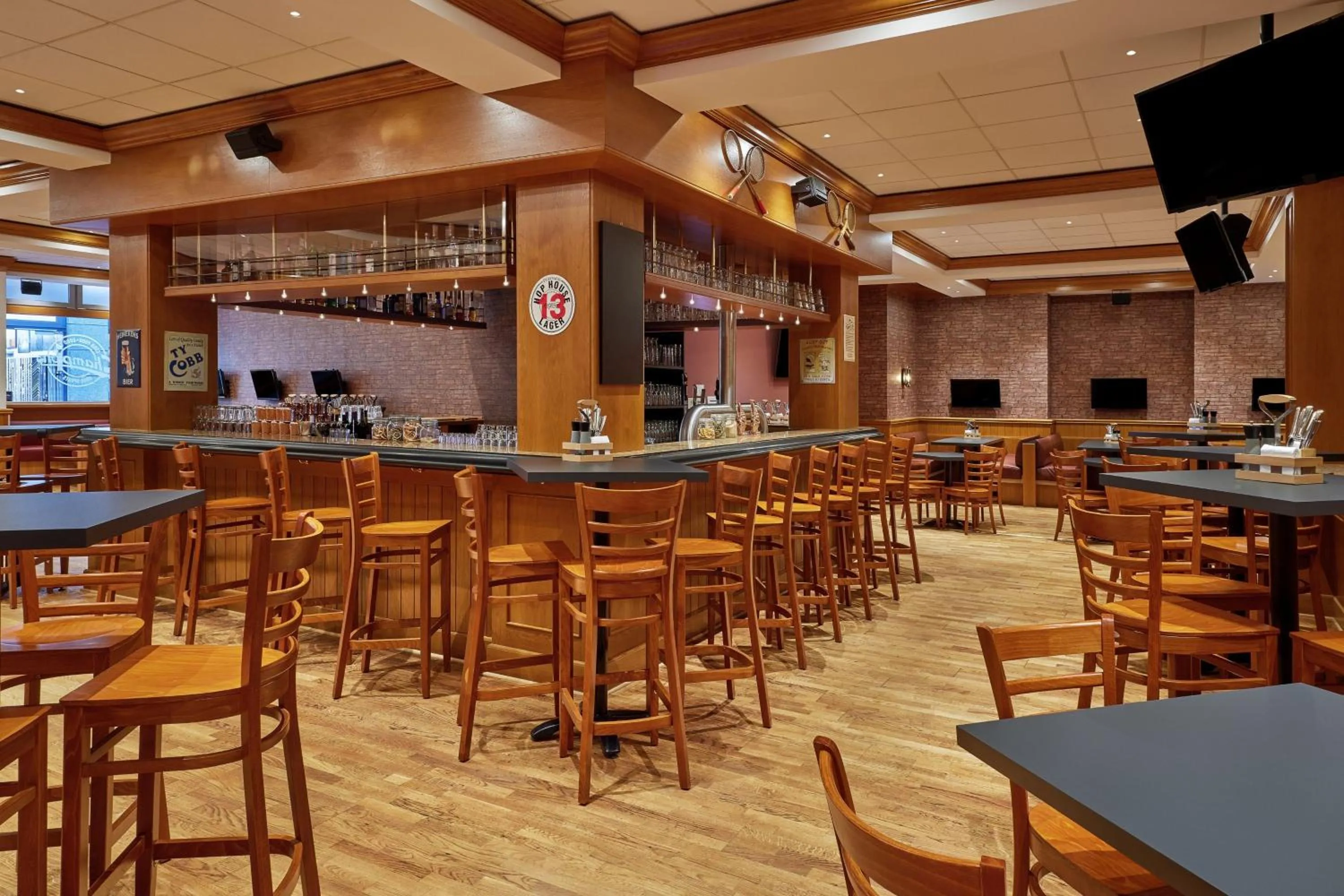 Lounge or bar in Leipzig Marriott Hotel