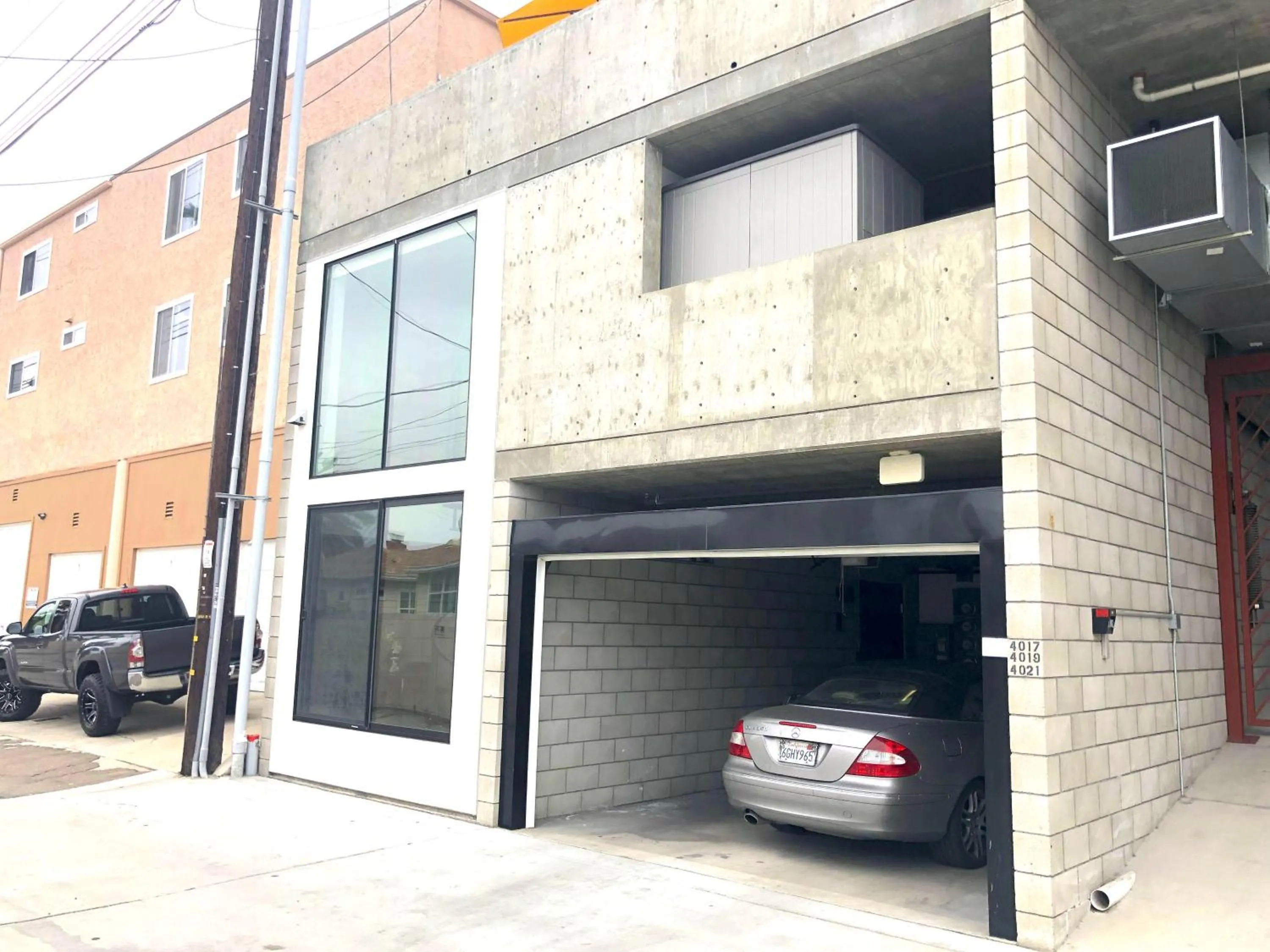 Property building in Modern 2 Bdrm w/Parking in the Heart of Hillcrest