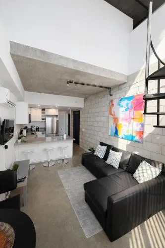 Modern 2 Bdrm w/Parking in the Heart of Hillcrest