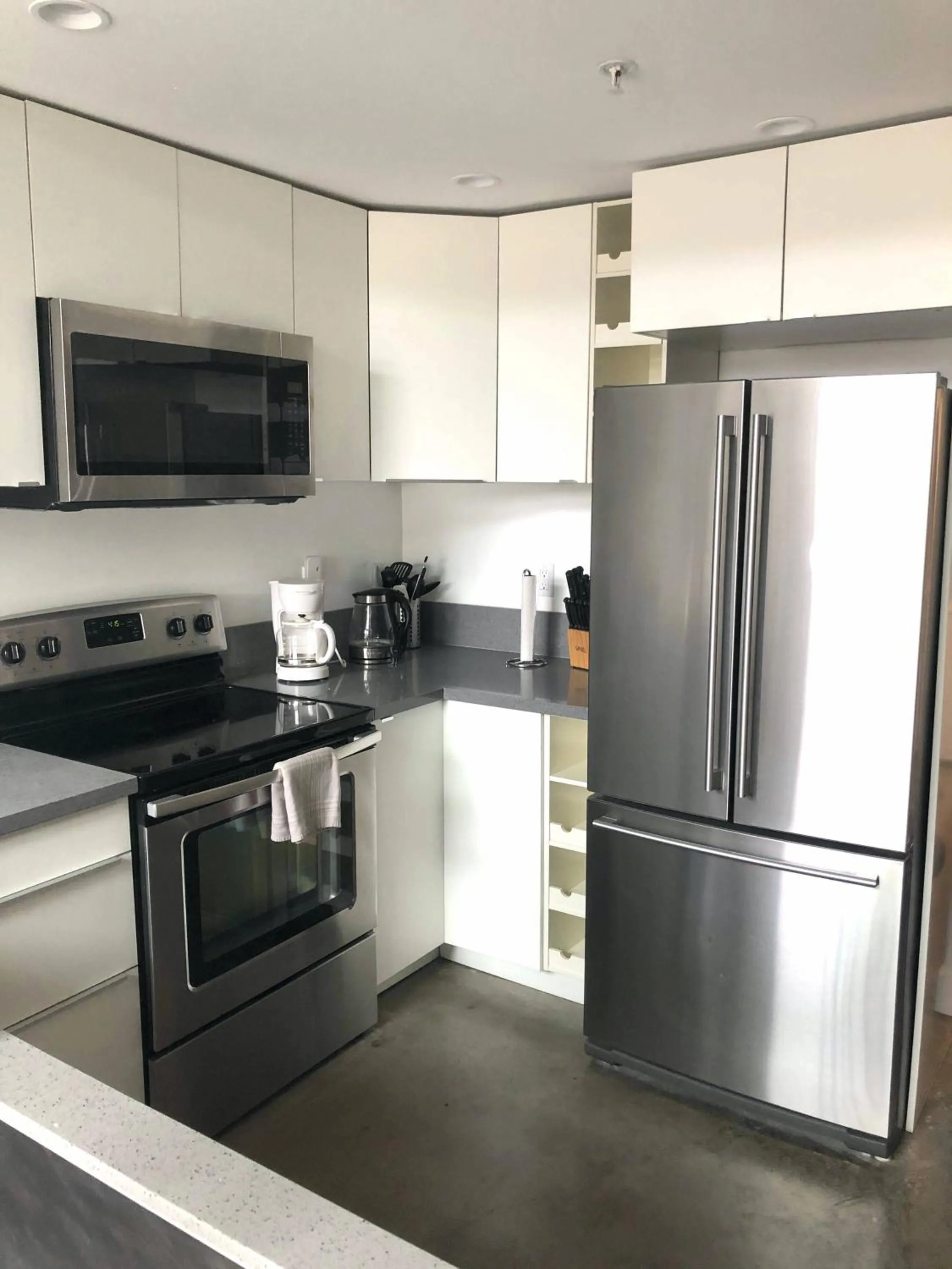 Kitchen or kitchenette in Modern 2 Bdrm w/Parking in the Heart of Hillcrest