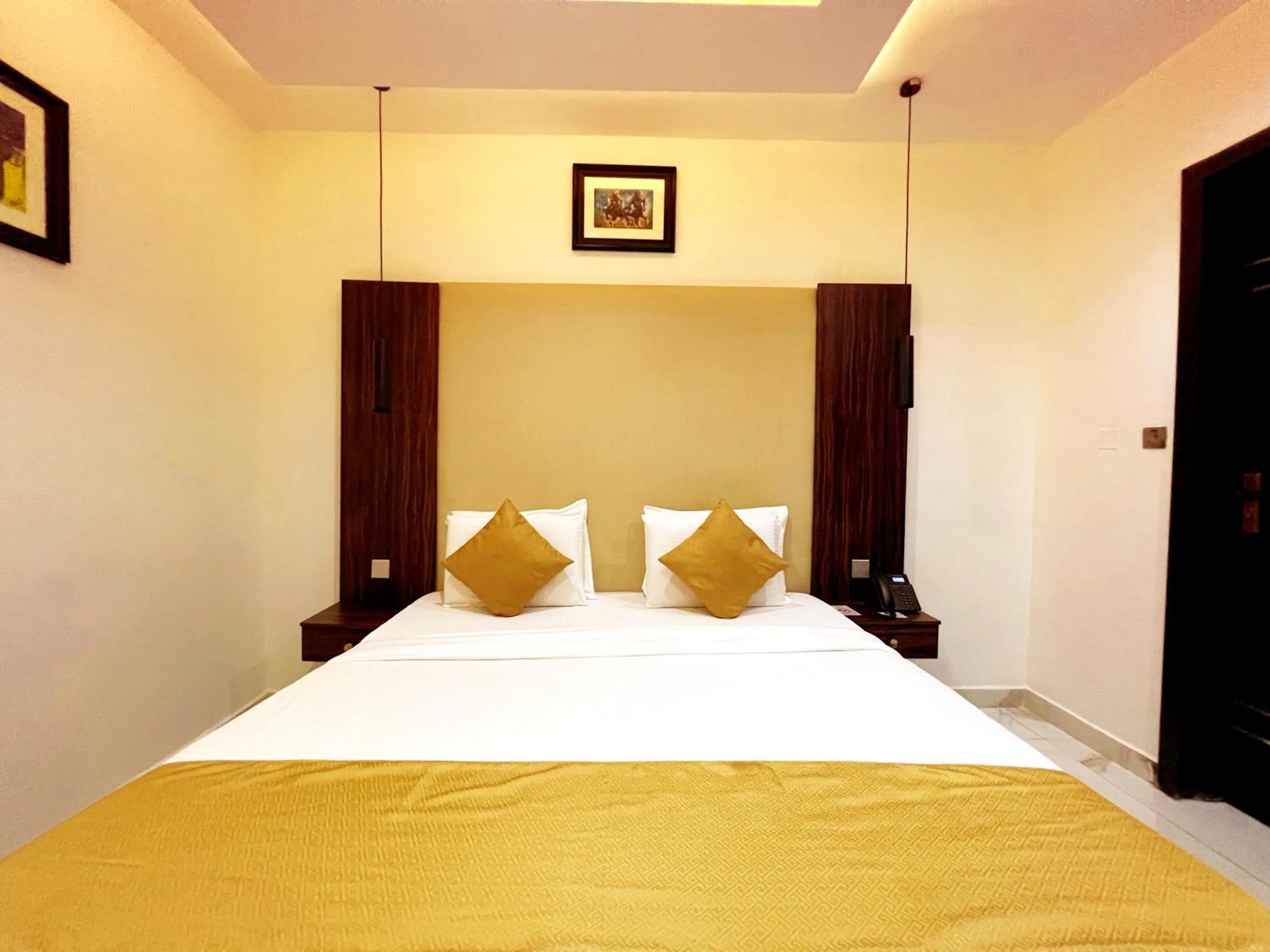Bed in Riviera Hotel, Apartments & Resorts