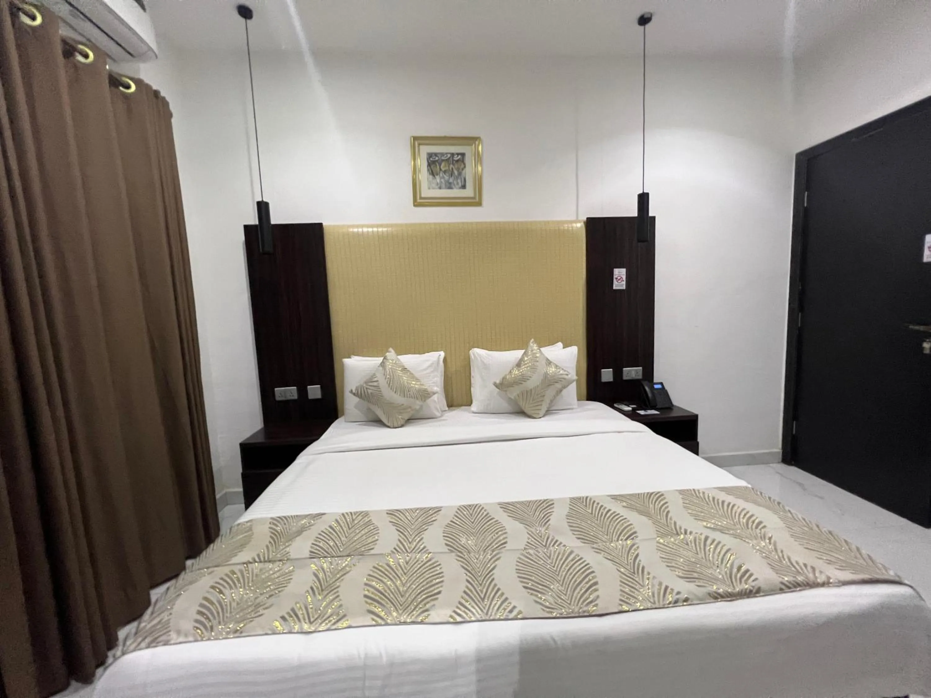 Bed in Riviera Hotel, Apartments & Resorts