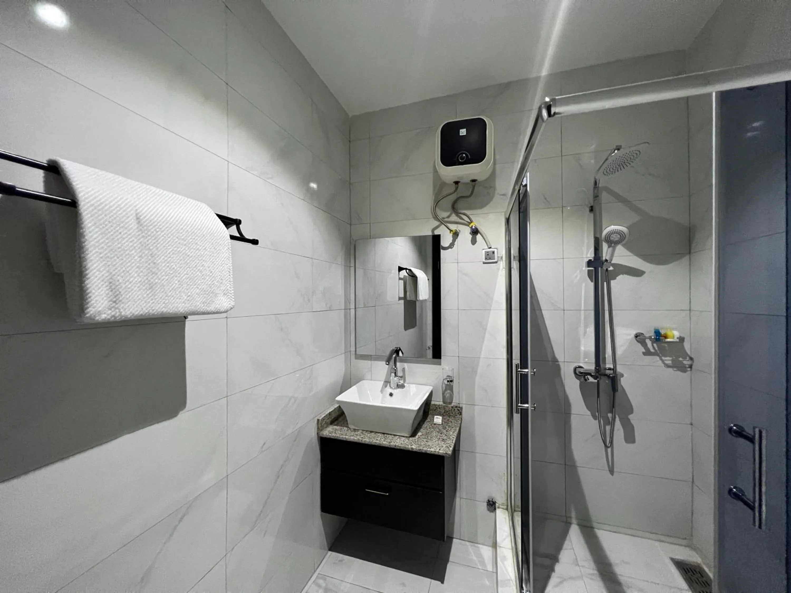 Shower in Riviera Hotel, Apartments & Resorts