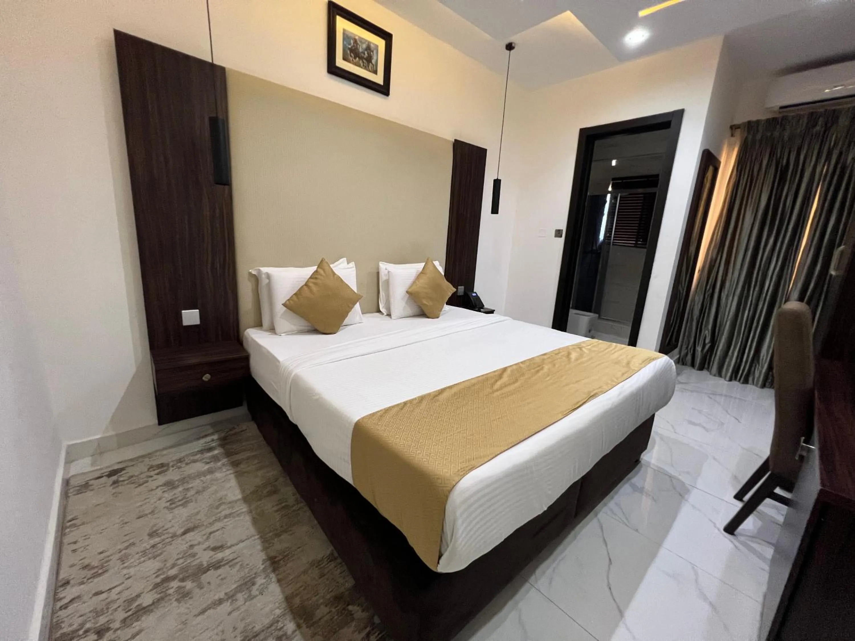 Bed in Riviera Hotel, Apartments & Resorts
