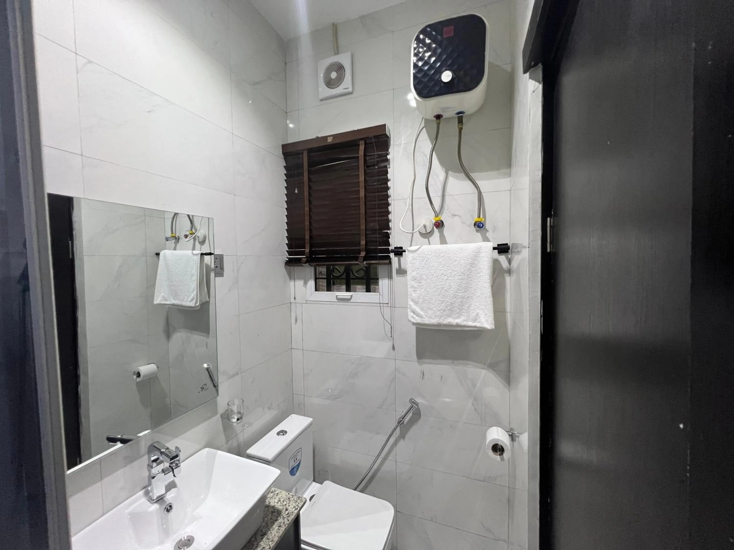Shower in Riviera Hotel, Apartments & Resorts