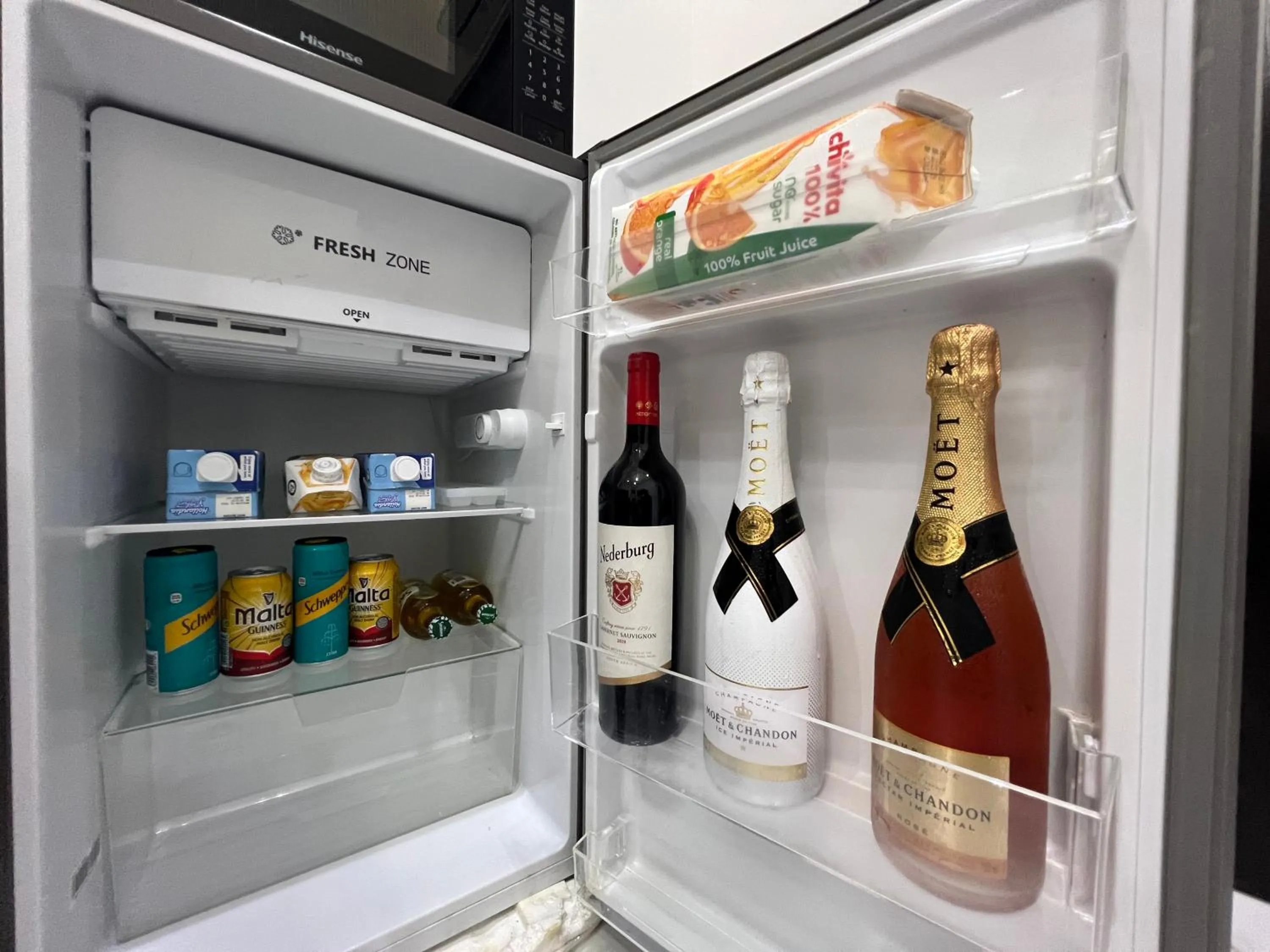 Food and drinks in Riviera Hotel, Apartments & Resorts