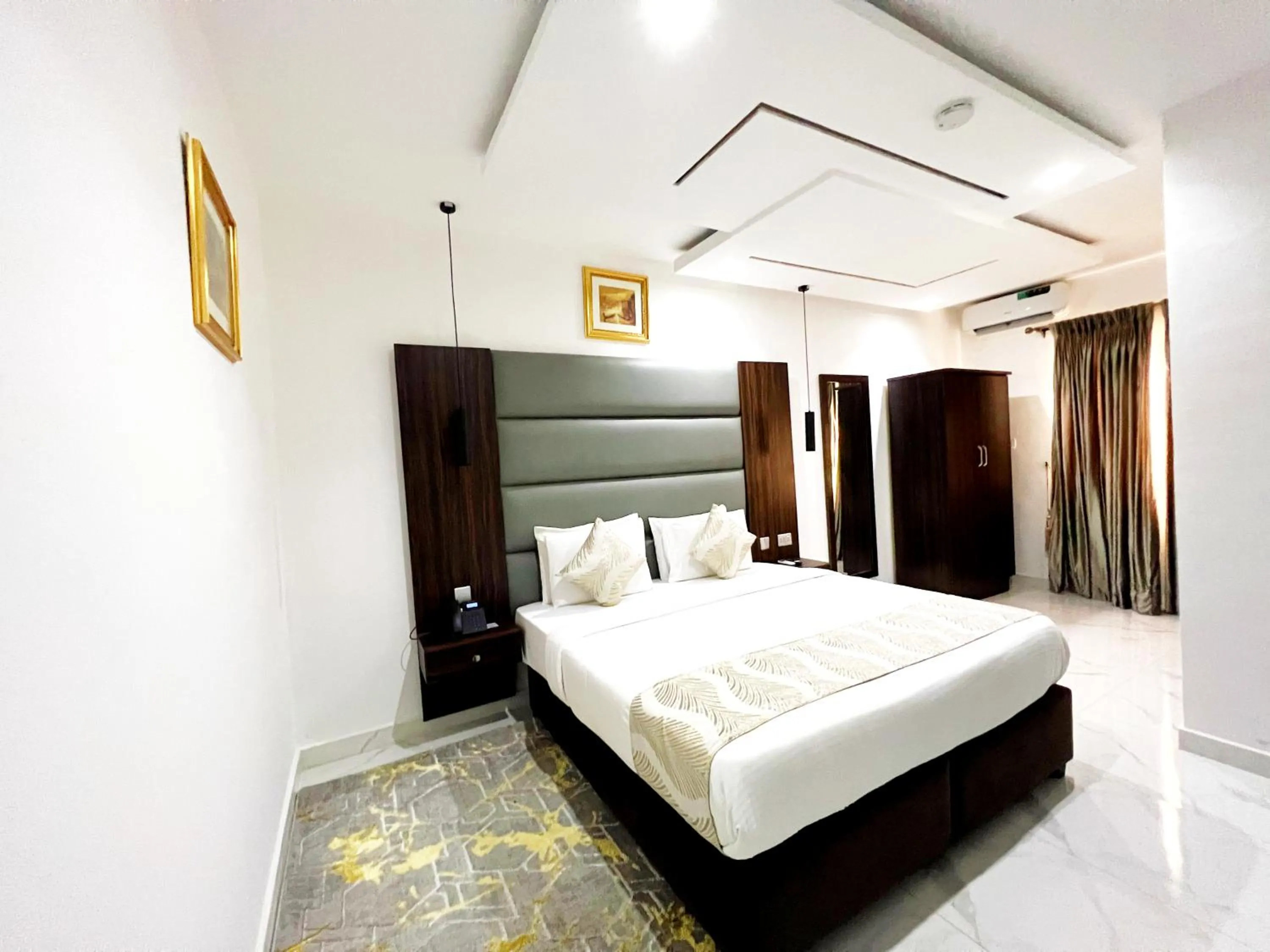 Bed in Riviera Hotel, Apartments & Resorts