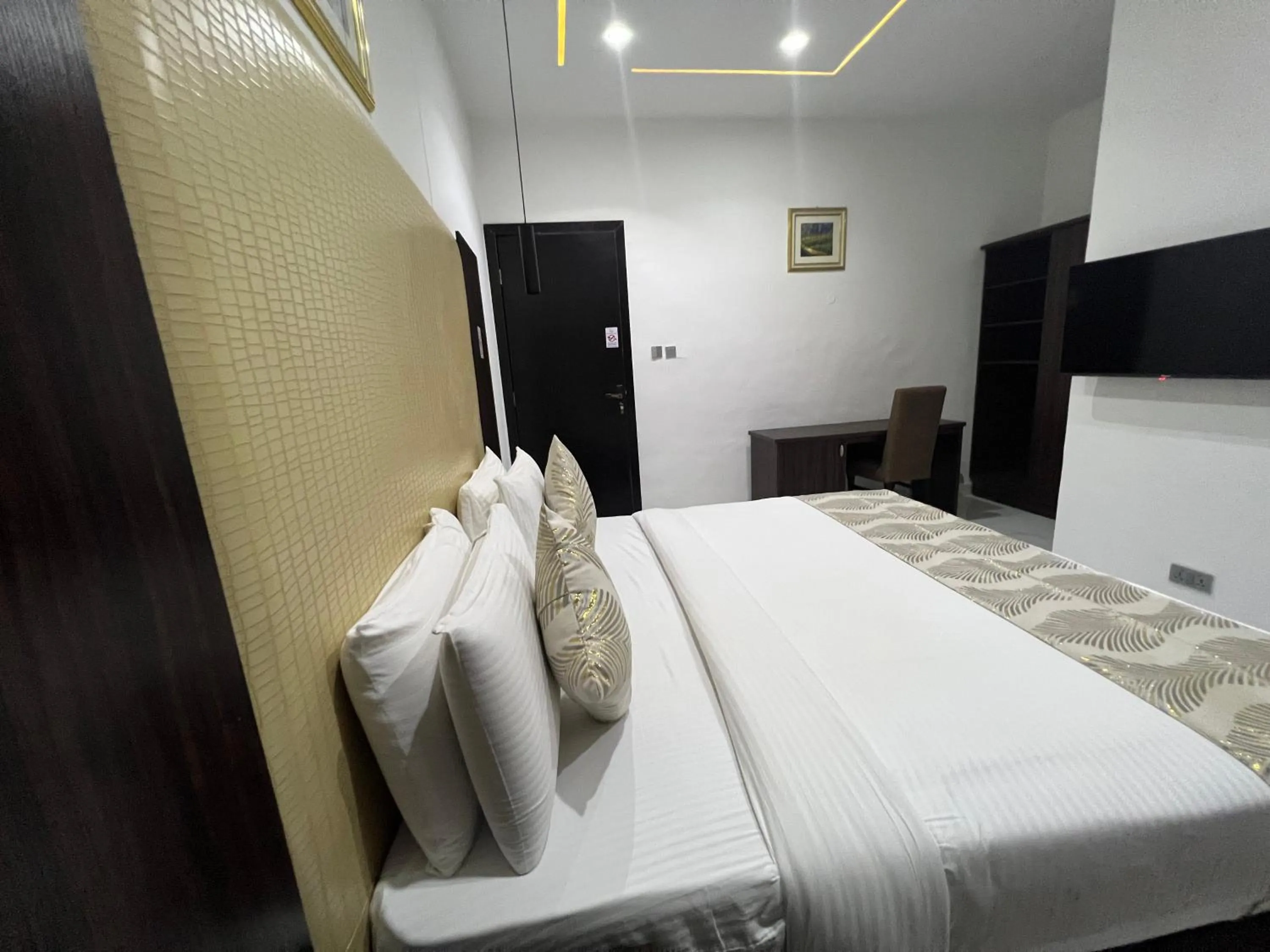 Riviera Hotel, Apartments & Resorts