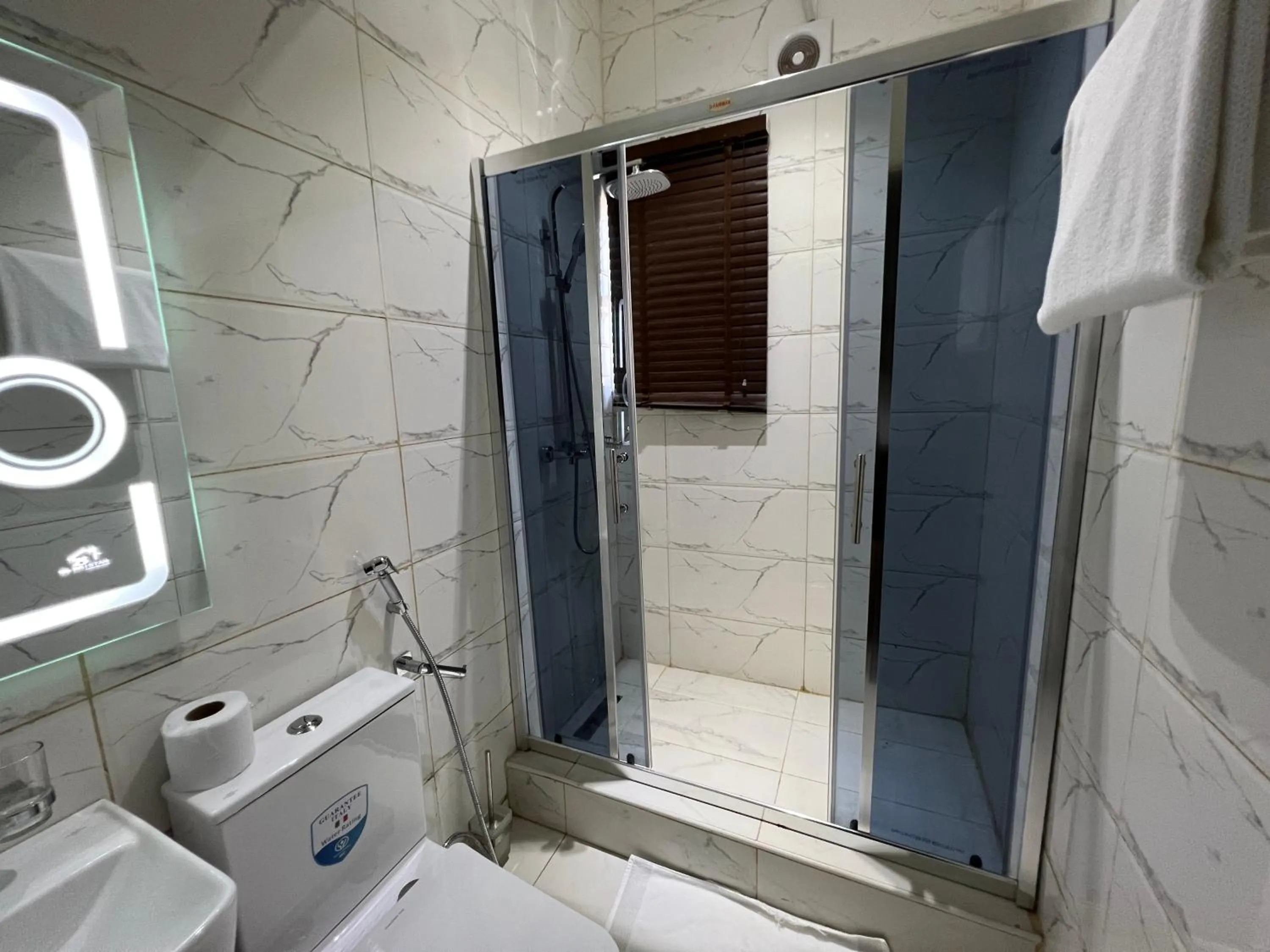 Shower in Riviera Hotel, Apartments & Resorts