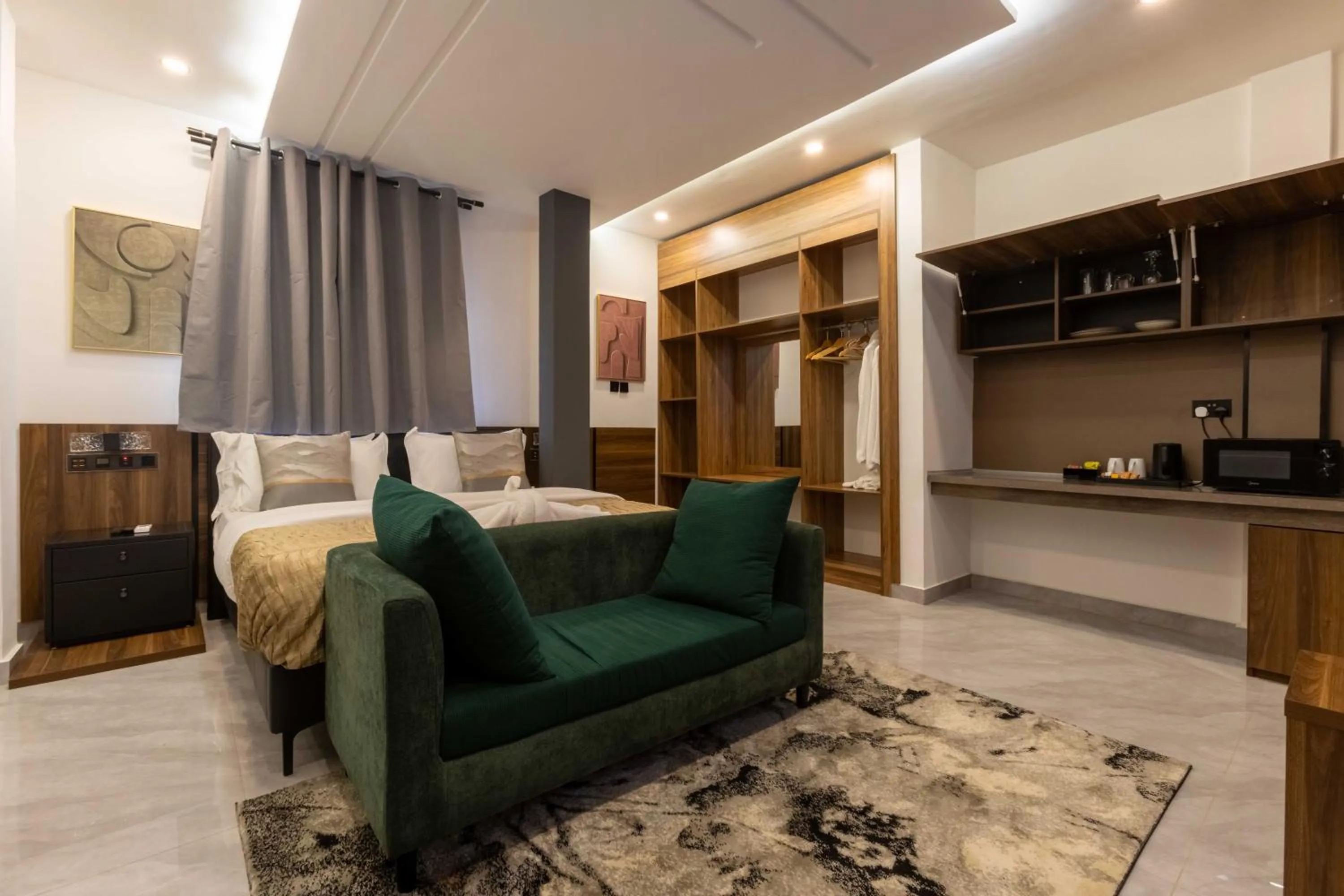 Coffee/tea facilities, Bed in The Cabyn Boutique Hotel