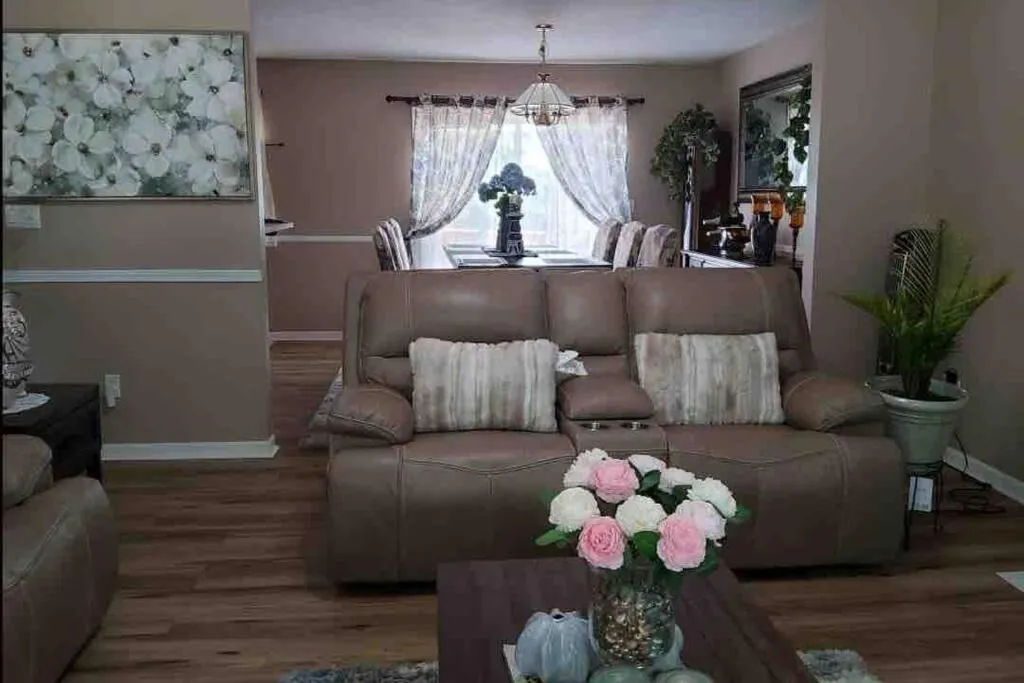 Smart Entire Loft, 3 br, 2 bath, with 3 tv