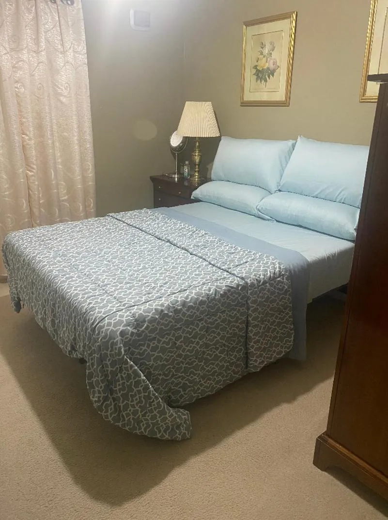 Bed in Smart Entire Loft, 3 br, 2 bath, with 3 tv