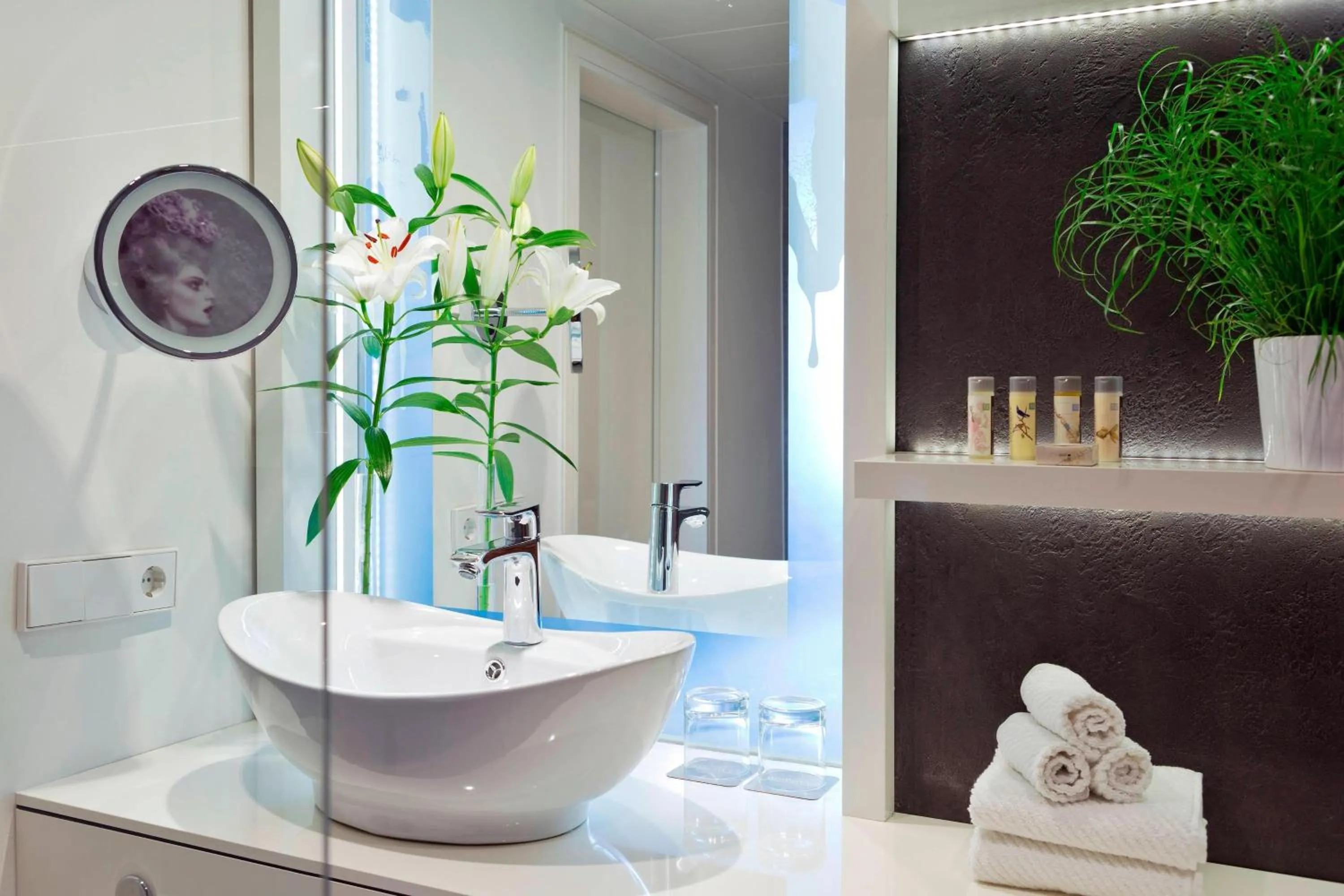 Photo of the whole room in Renaissance Vienna Schönbrunn Hotel