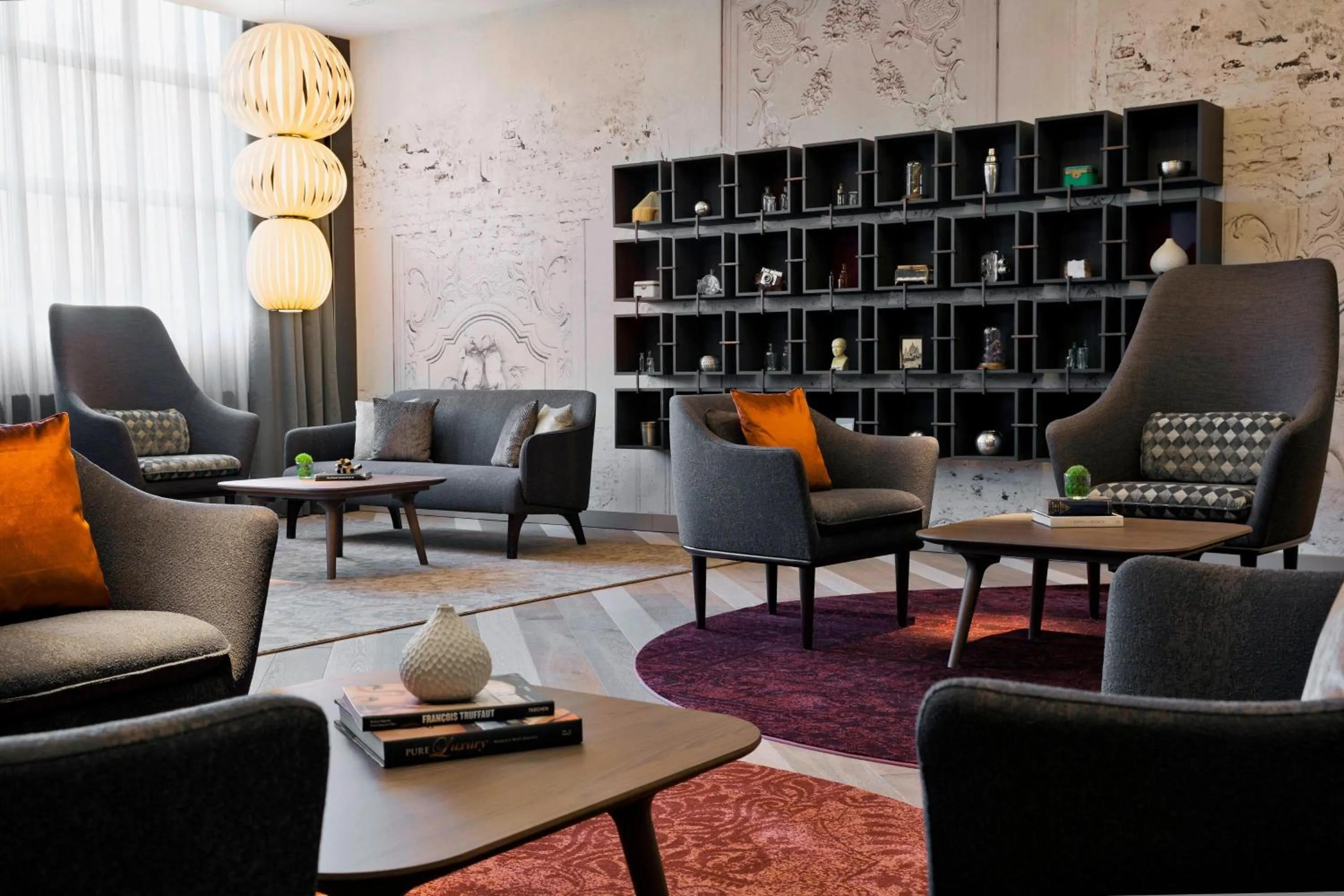 Living room in Renaissance Vienna Schönbrunn Hotel