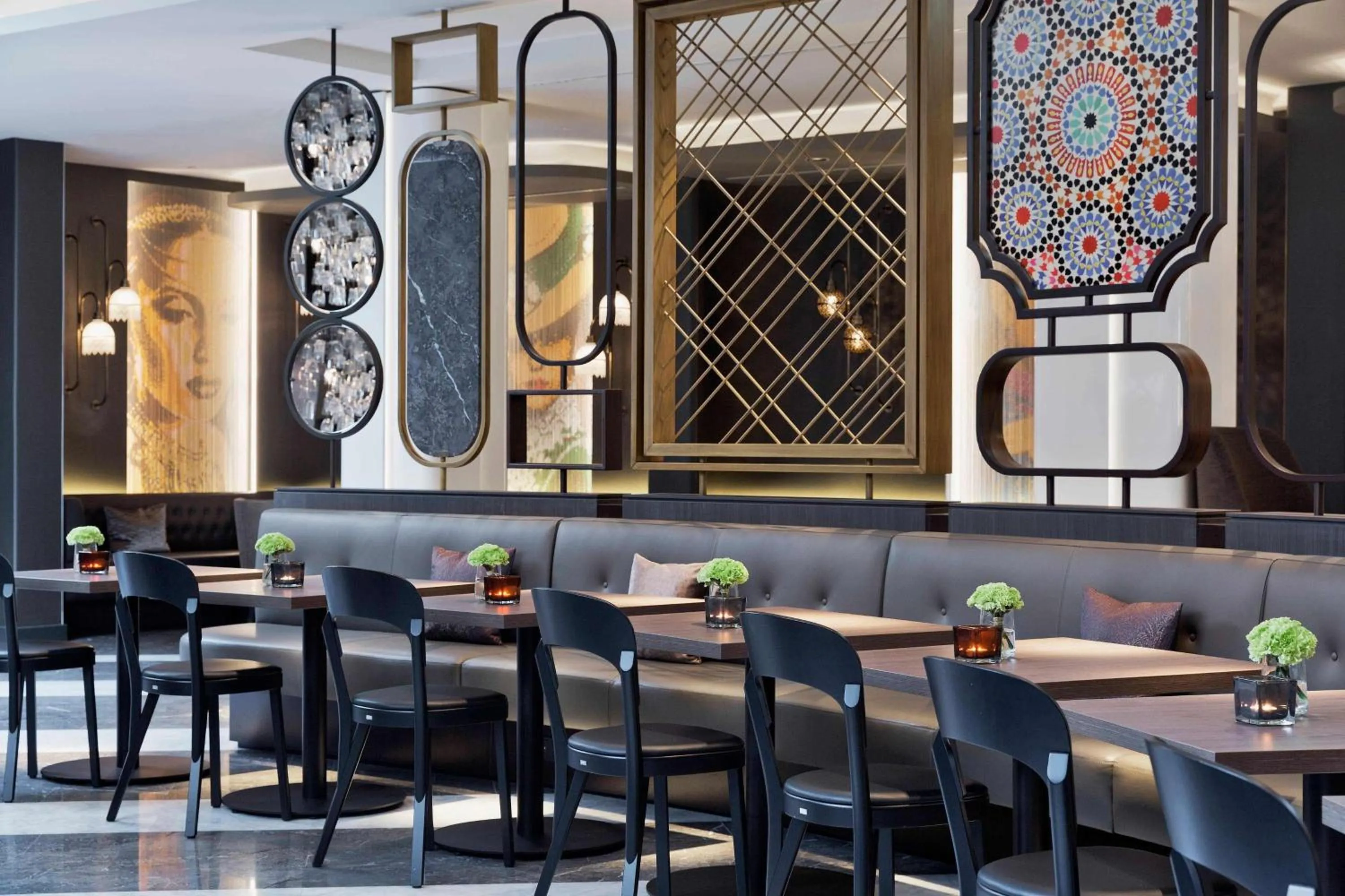 Restaurant/places to eat in Renaissance Vienna Schönbrunn Hotel