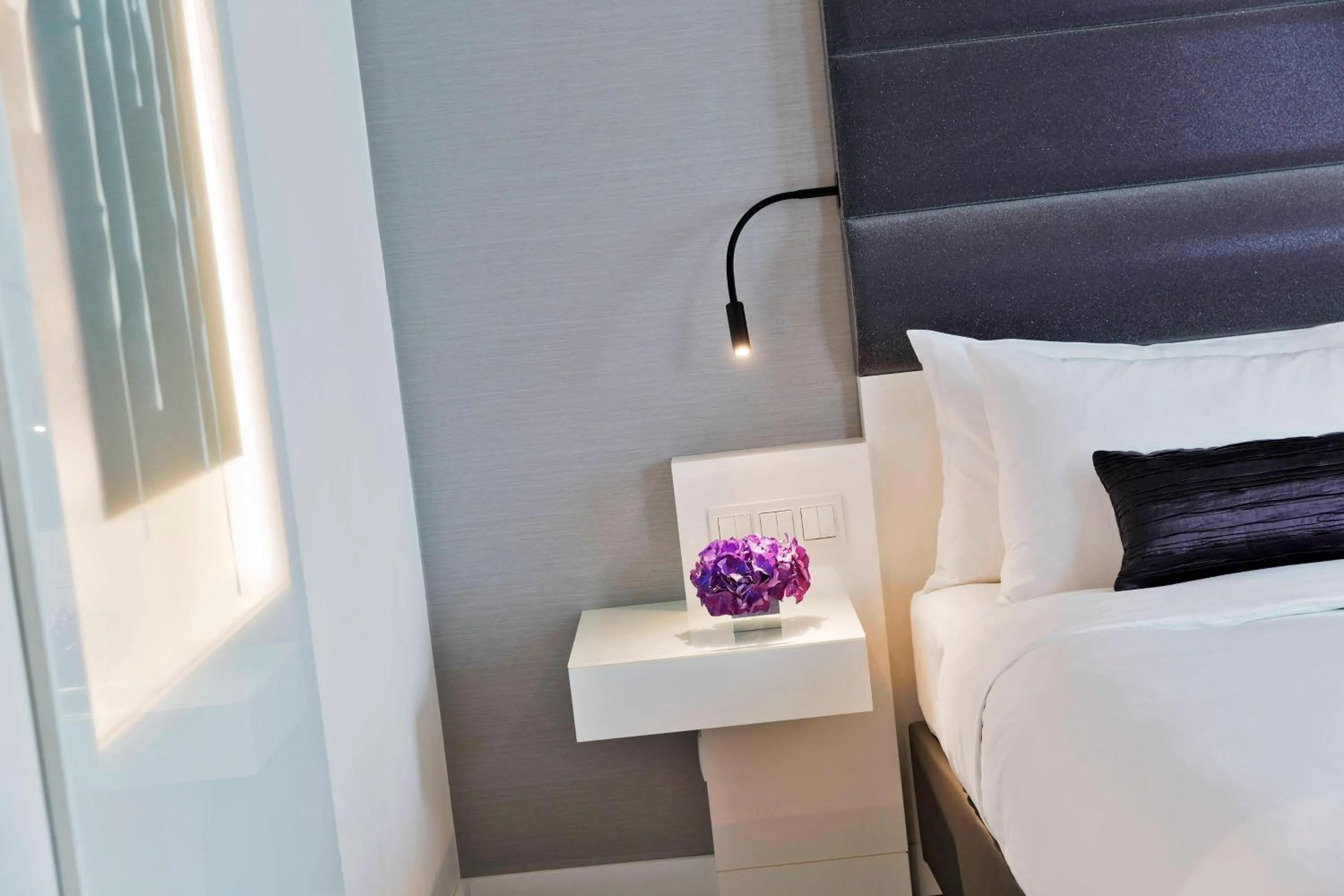 Photo of the whole room, Bed in Renaissance Vienna Schönbrunn Hotel