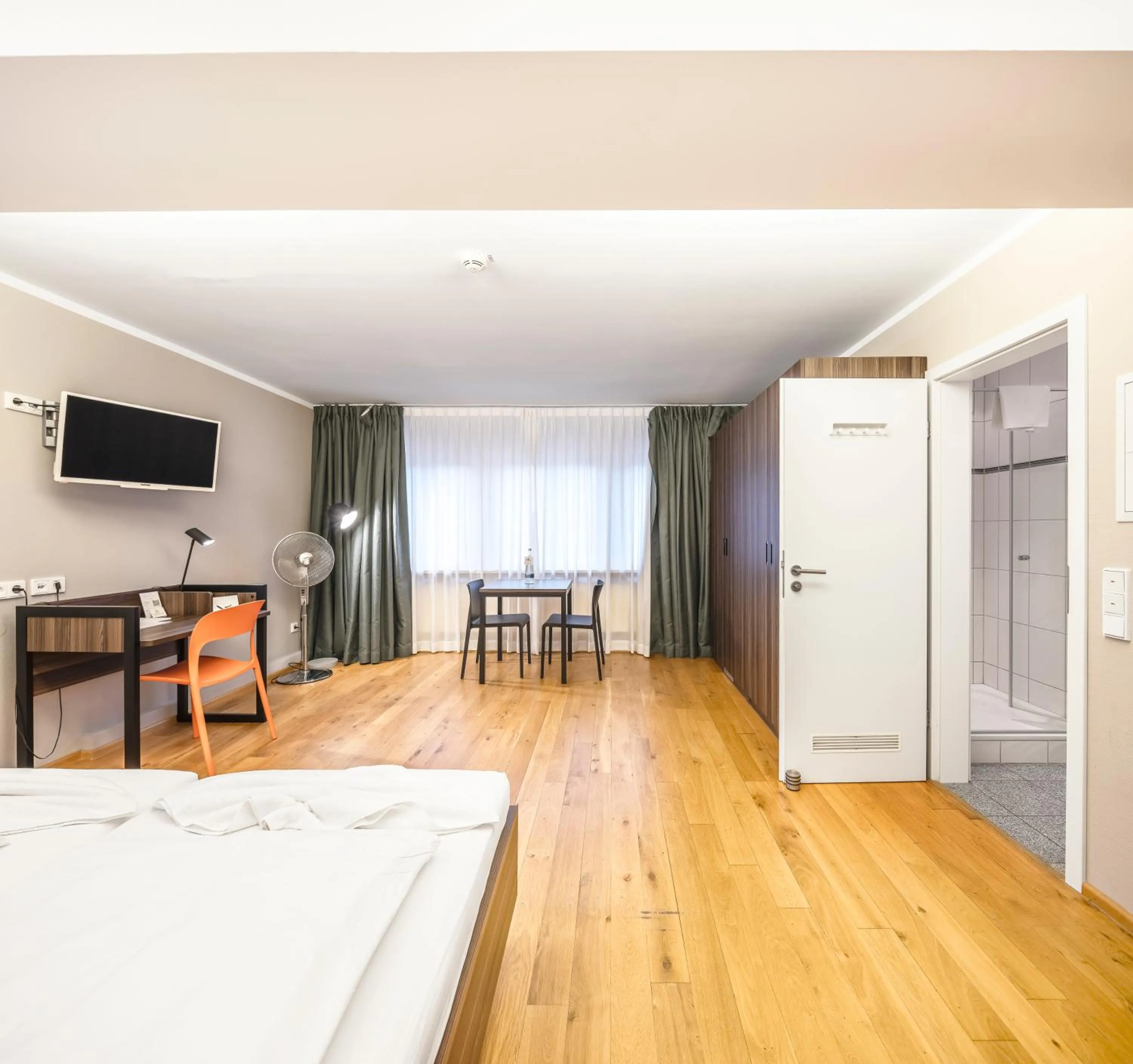 Photo of the whole room, Bed in BoardingWorld Heidelberg